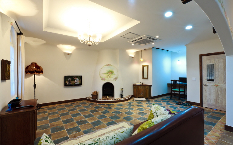 room detail thumbnail 1