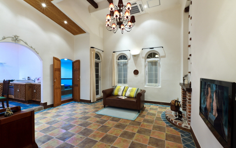 room detail thumbnail 1