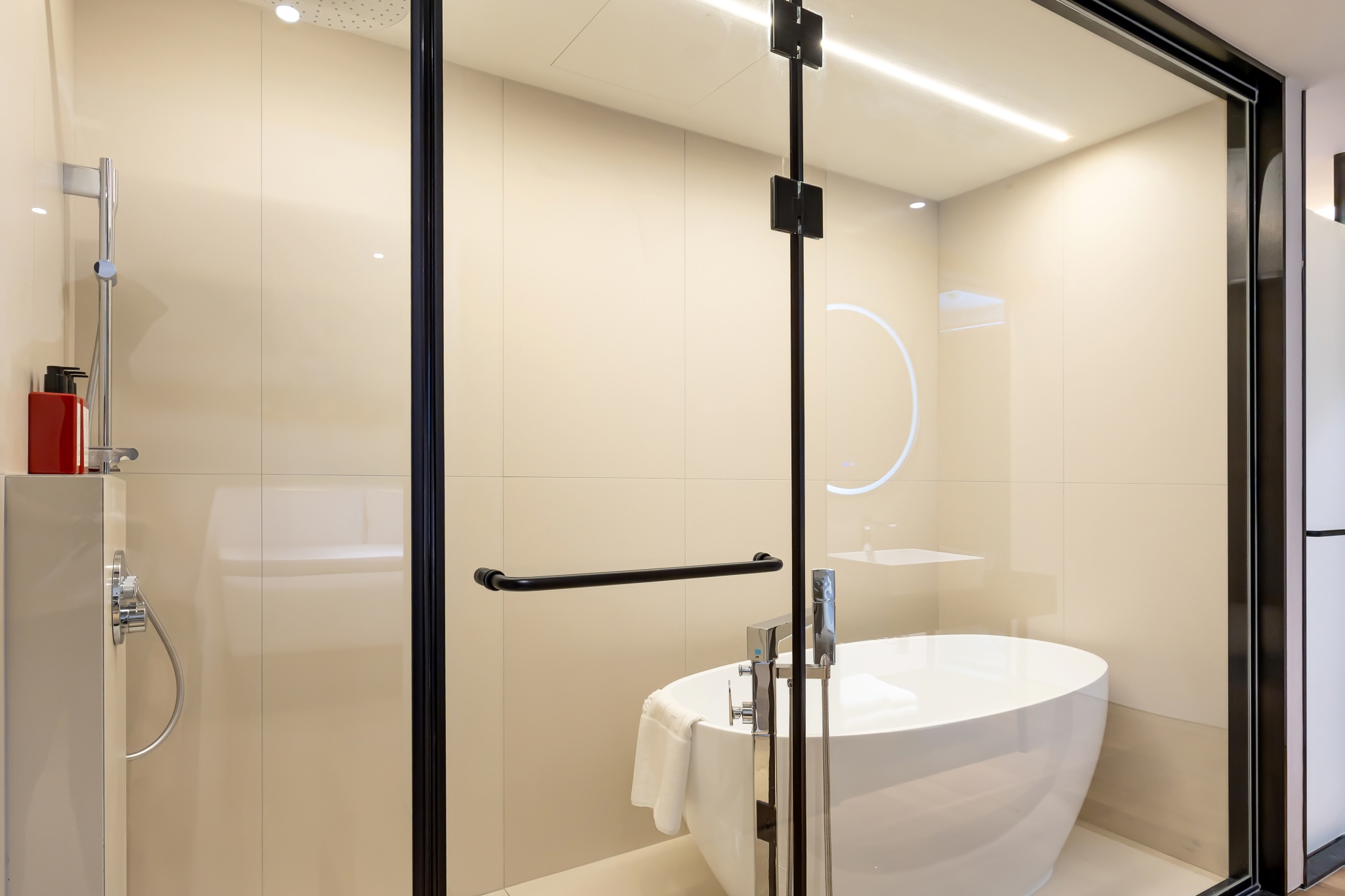 room detail thumbnail 2