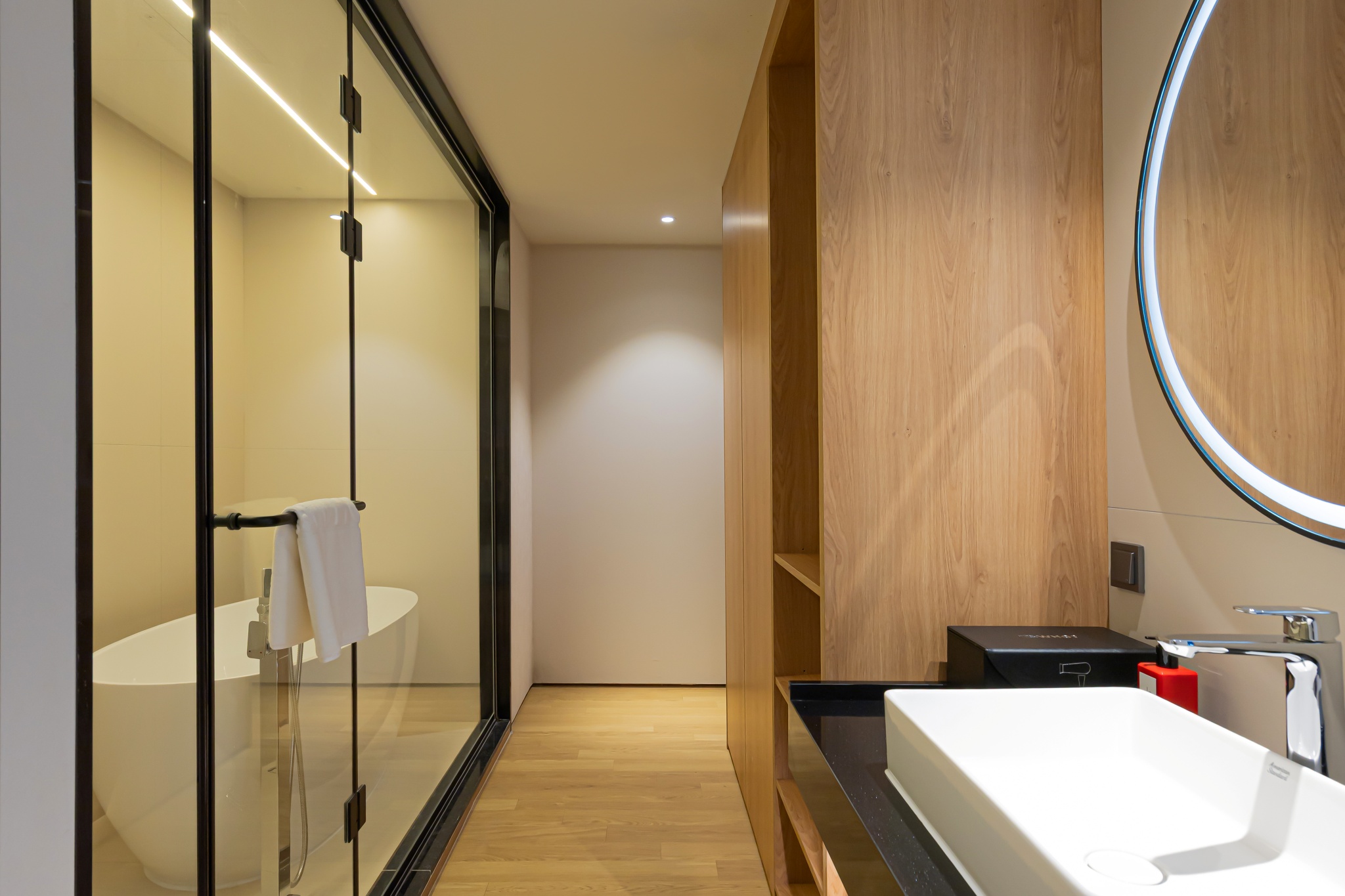 room detail thumbnail 2