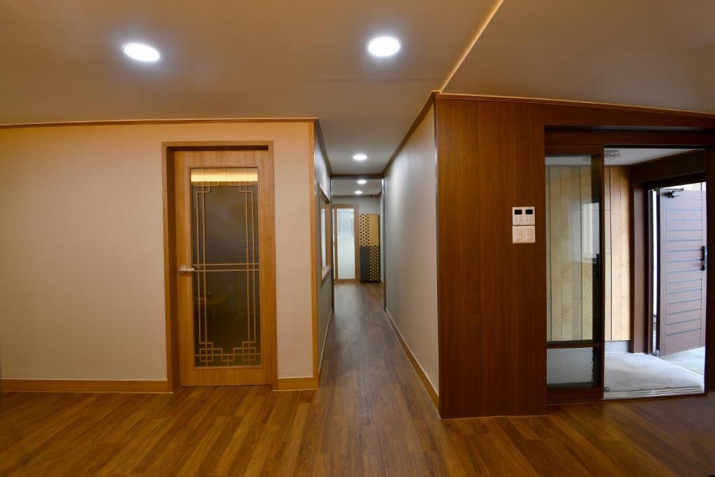 https://yaimg.yanolja.com/v5/2025/09/23/06/68d24265a1e238.55268220.jpg