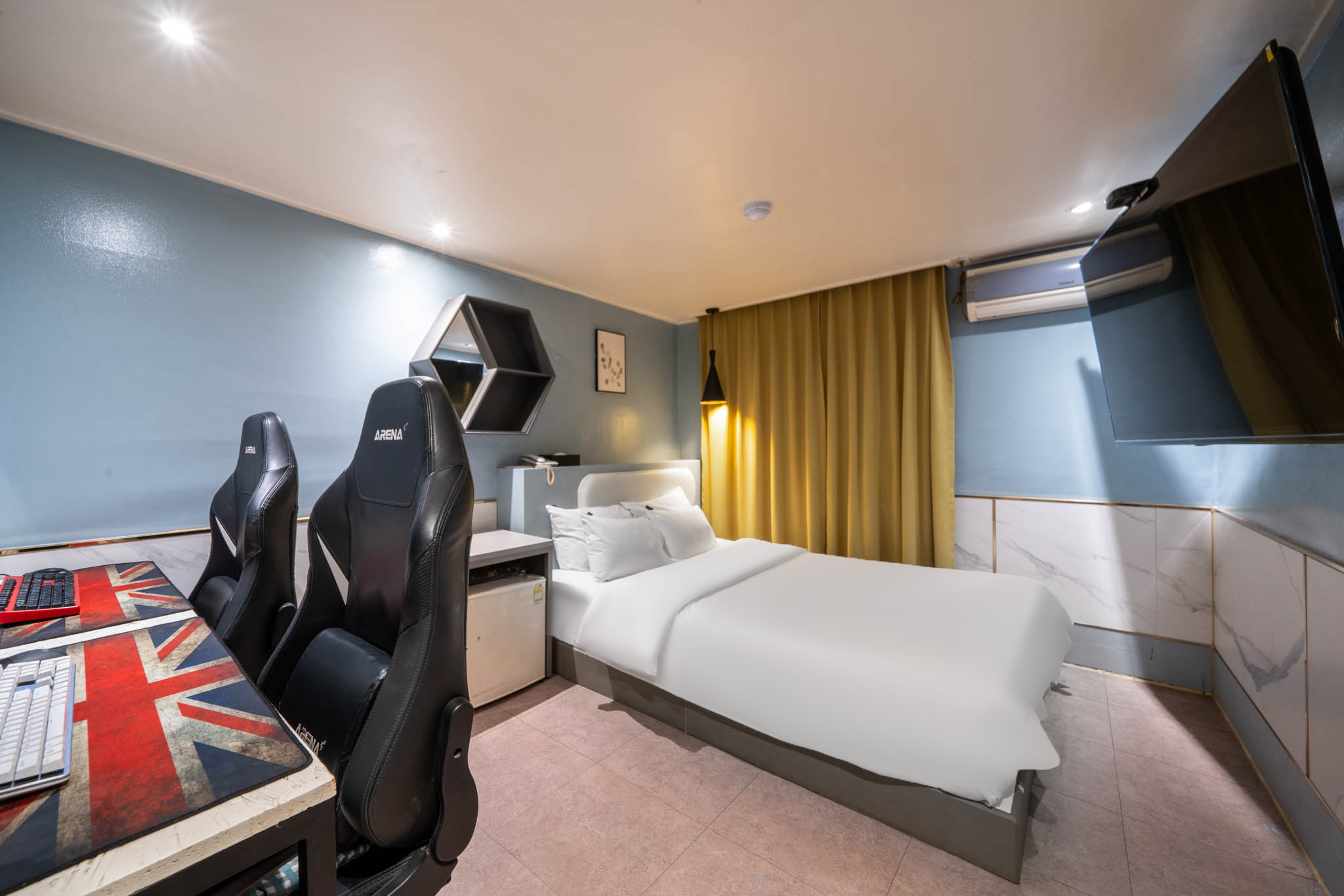 room detail thumbnail 0