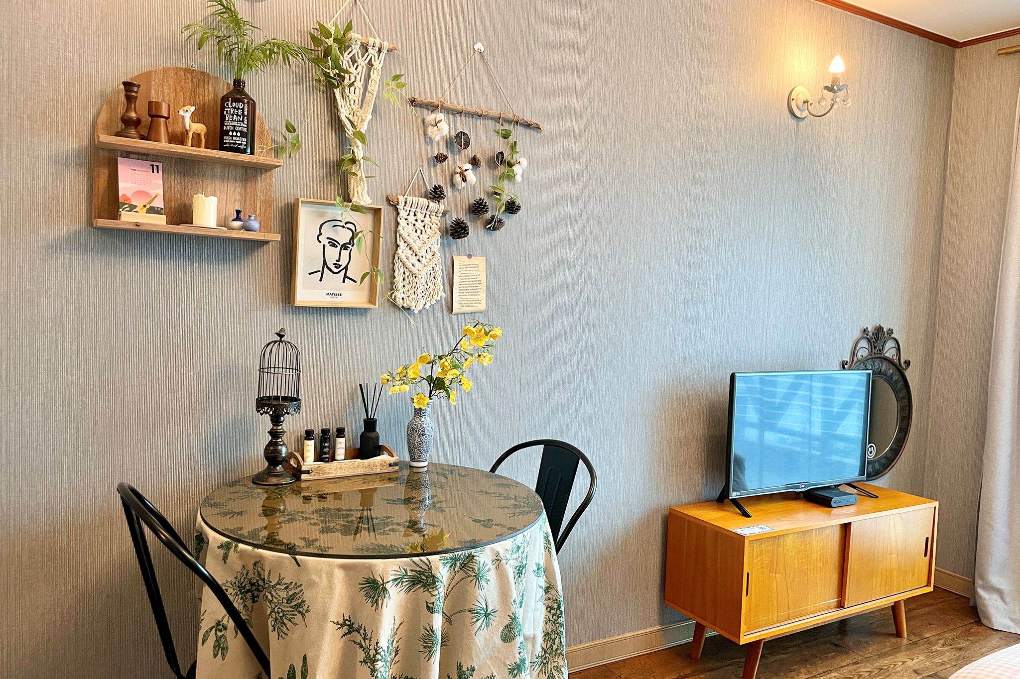 room detail thumbnail 2