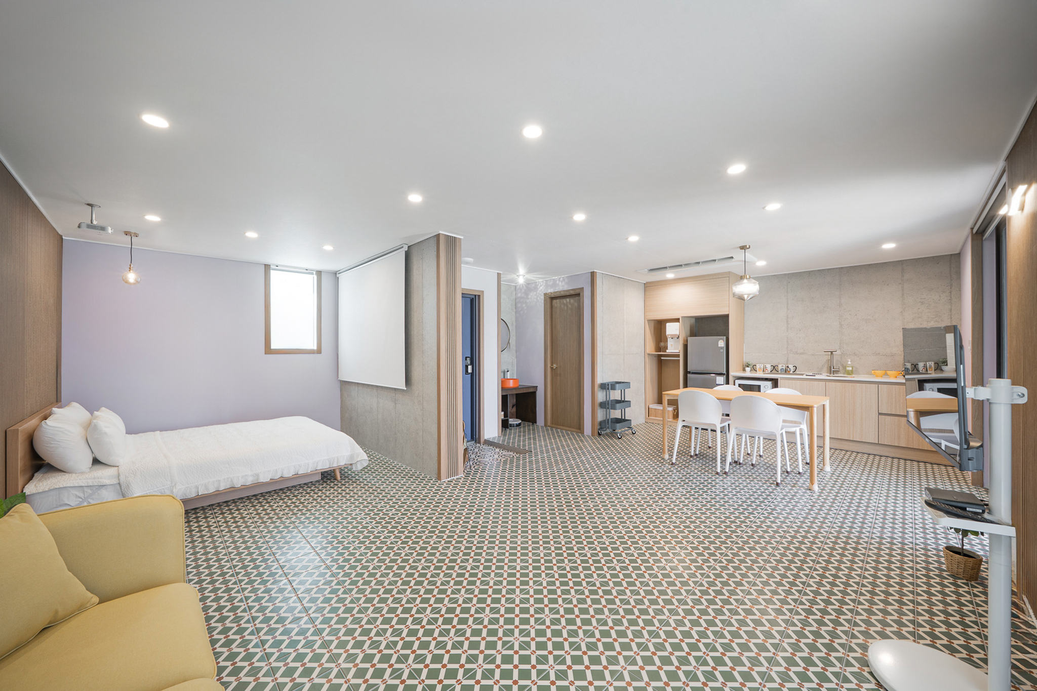 room detail thumbnail 2