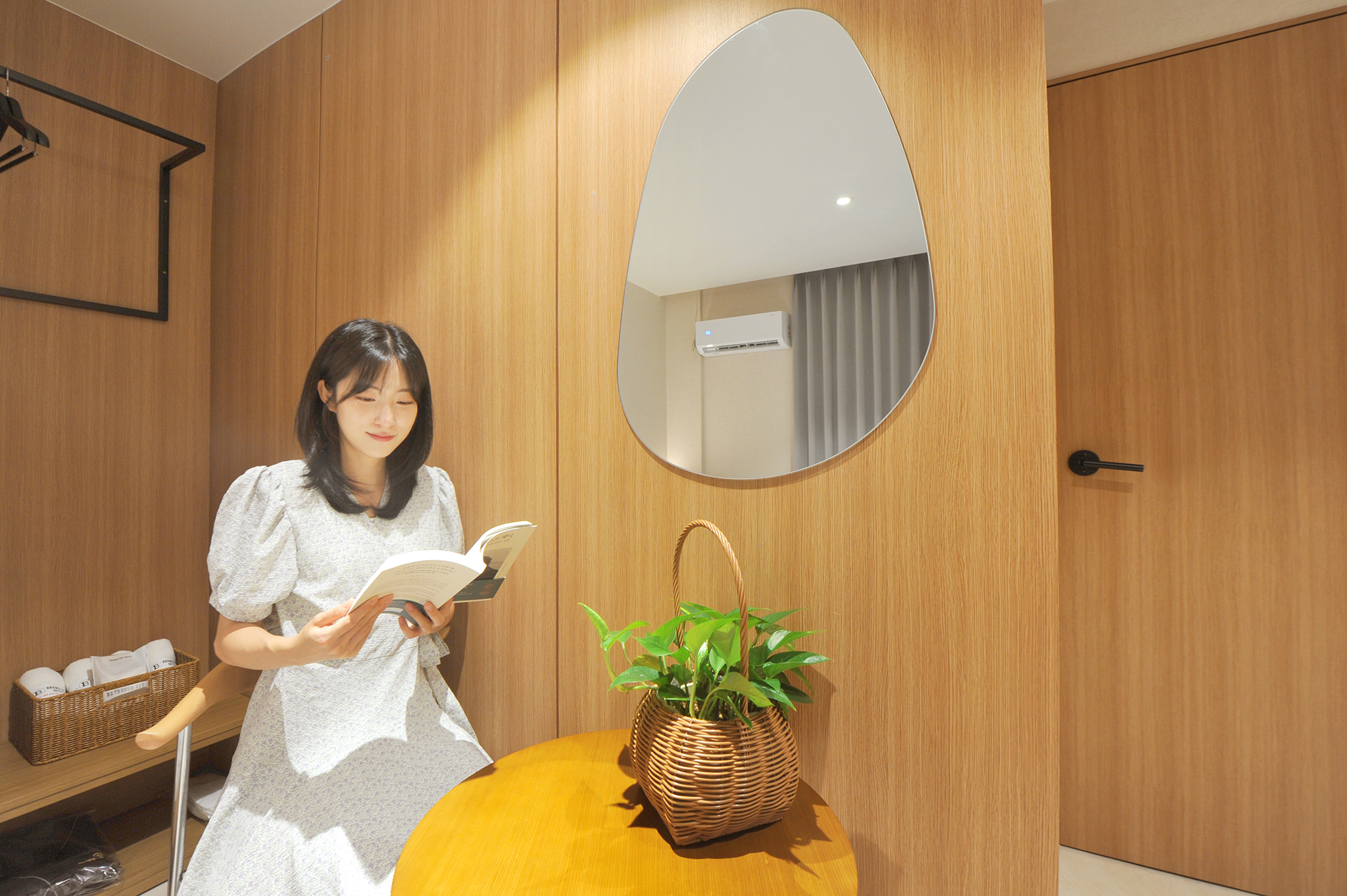 room detail thumbnail 2