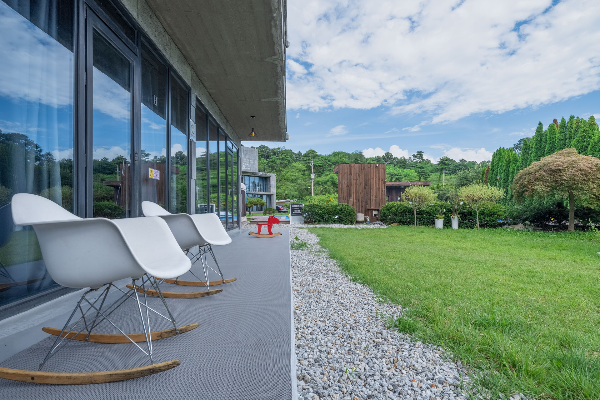 https://yaimg.yanolja.com/v5/2025/09/29/06/68da21479affe5.11799023.jpg