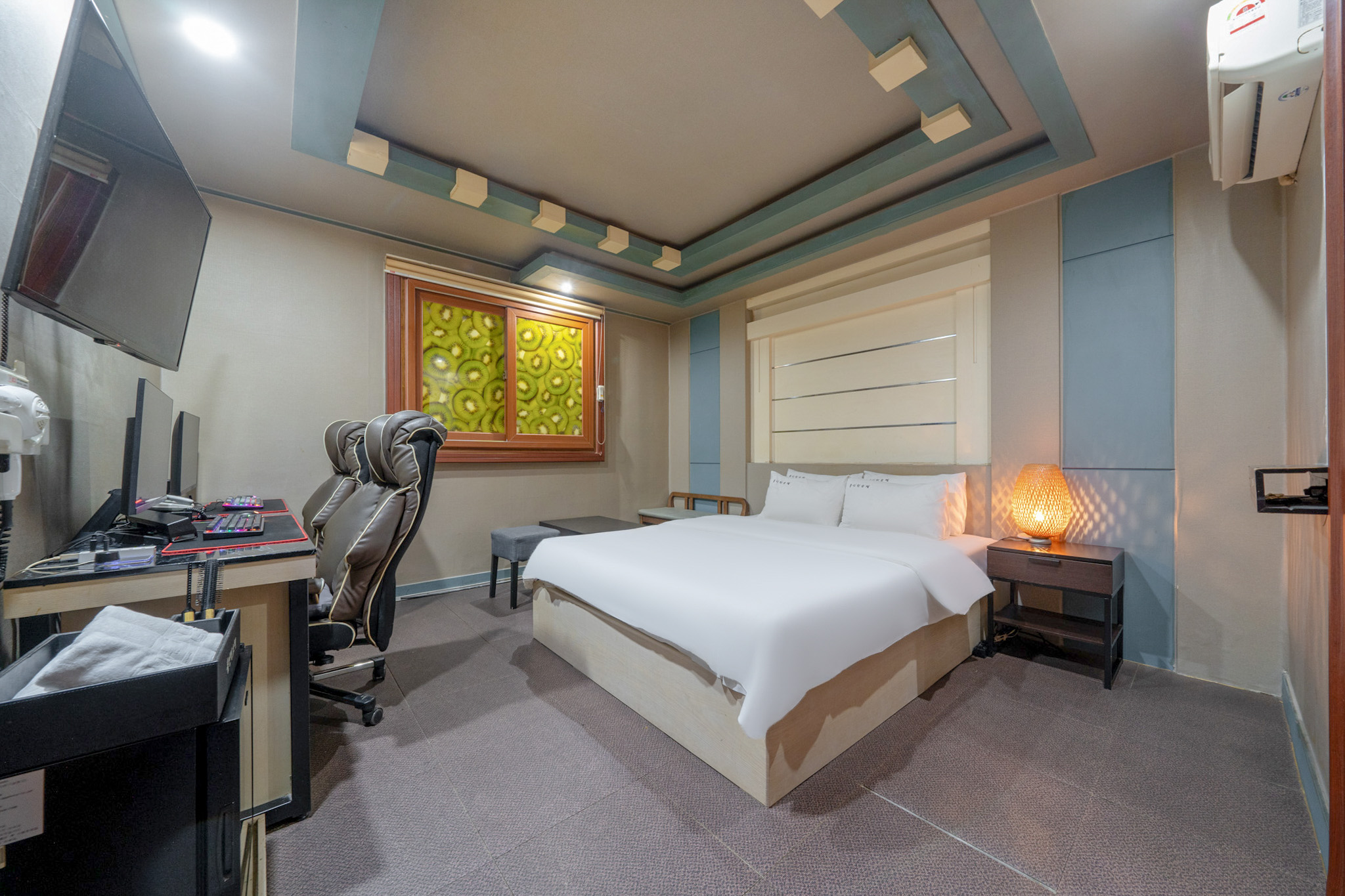 room detail thumbnail 0