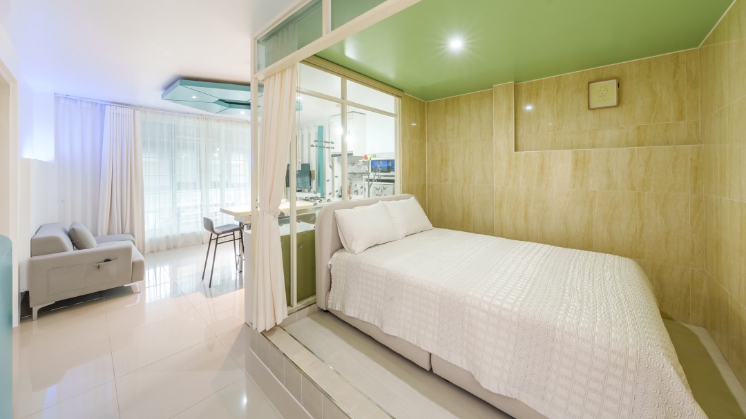 room detail thumbnail 2