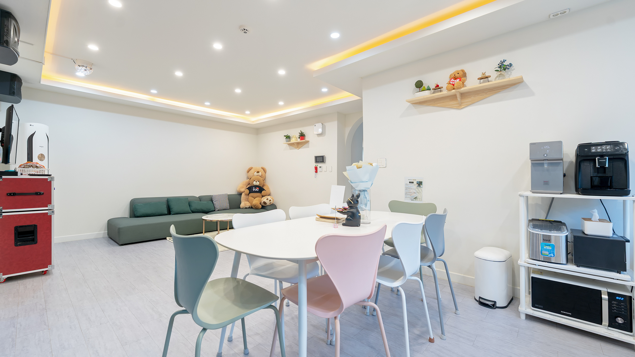 room detail thumbnail 2