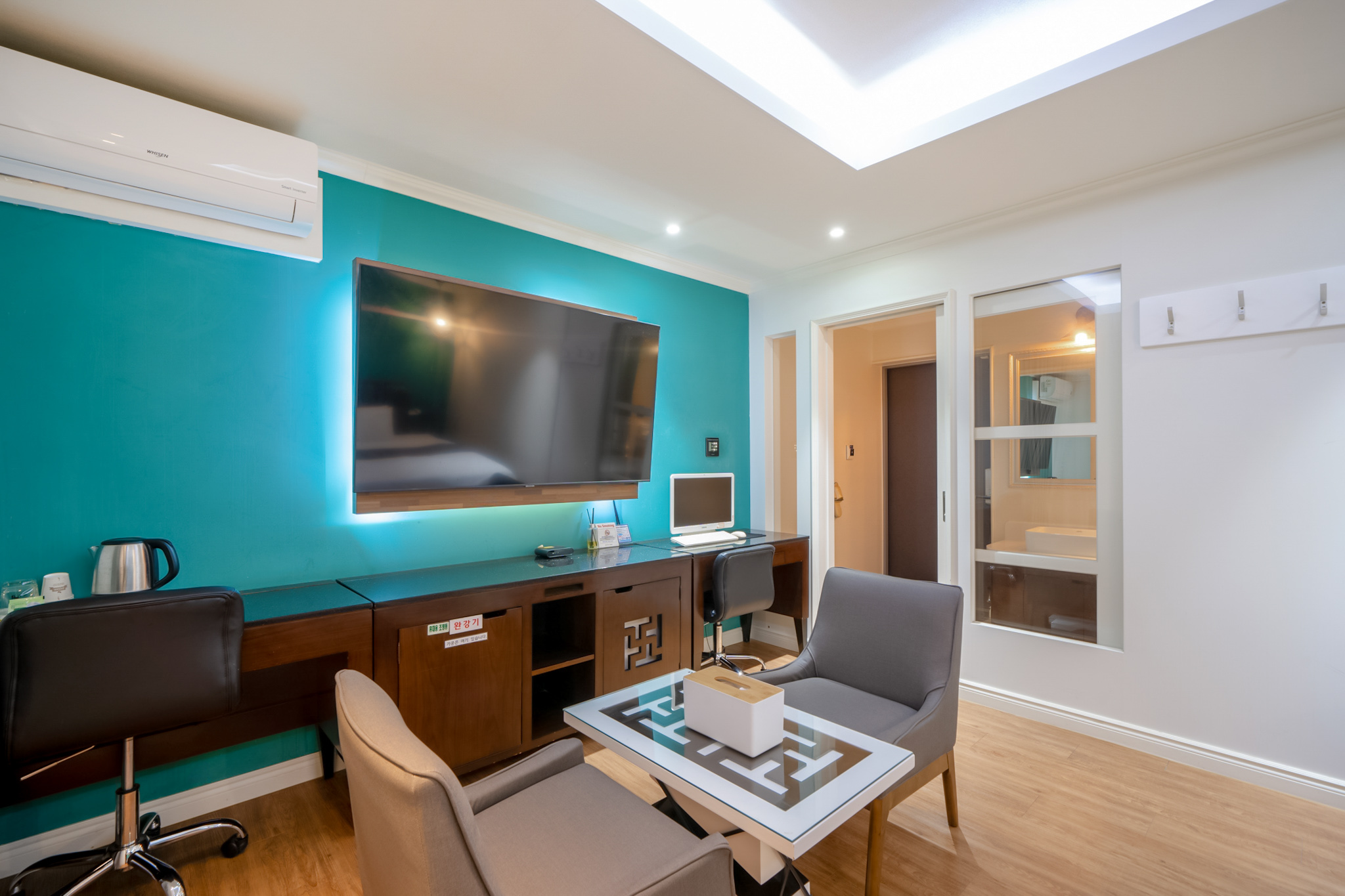 room detail thumbnail 2