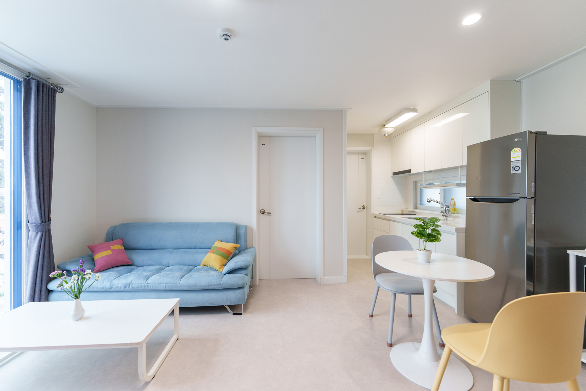 room detail thumbnail 1