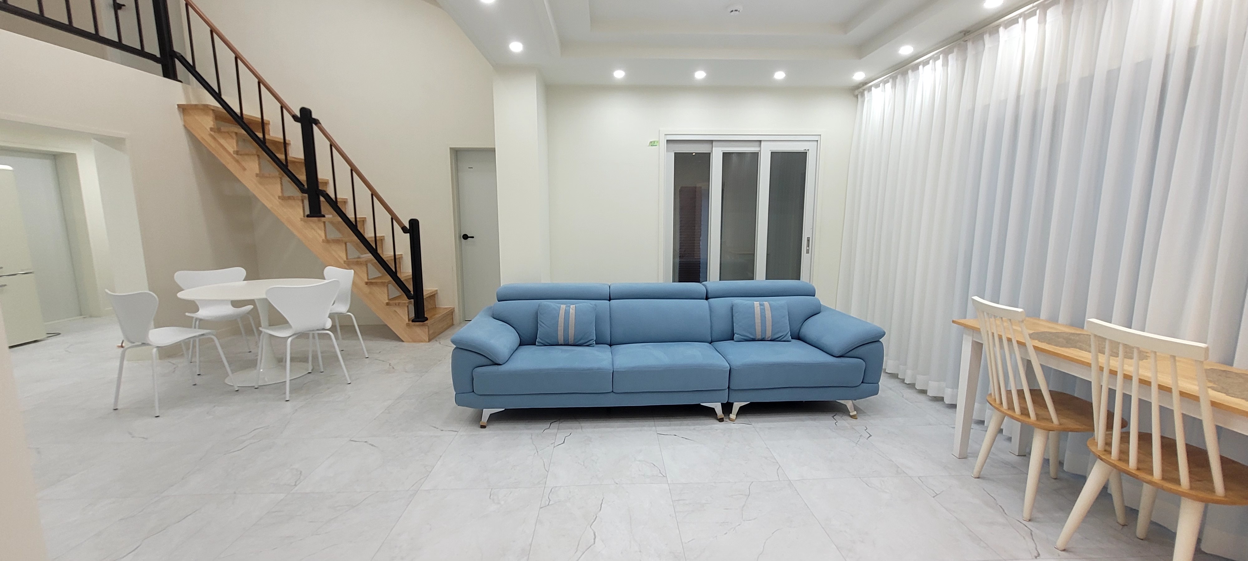 https://yaimg.yanolja.com/v5/2025/10/02/08/68de36b0803cb7.12515574.JPG