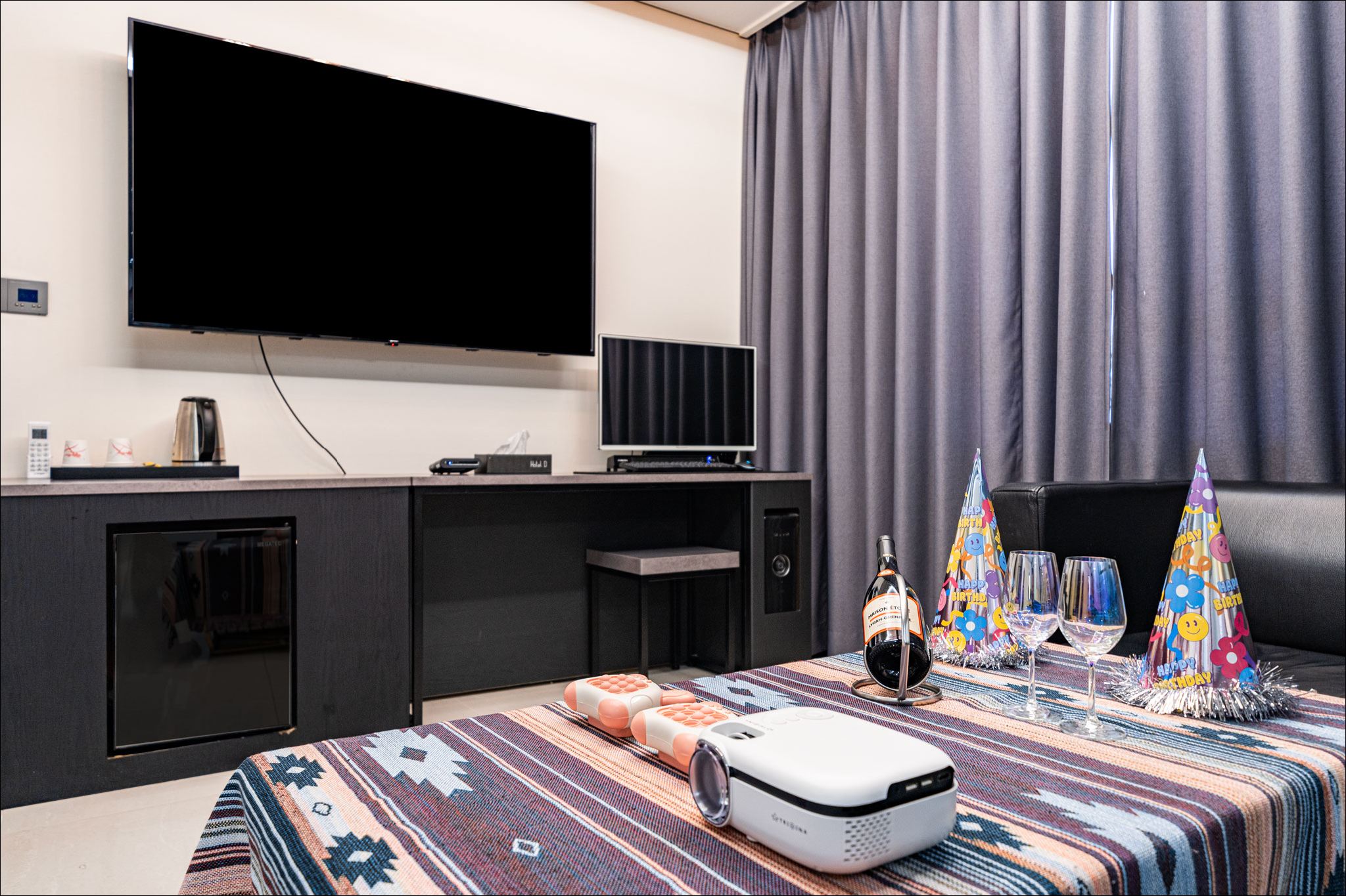 room detail thumbnail 2