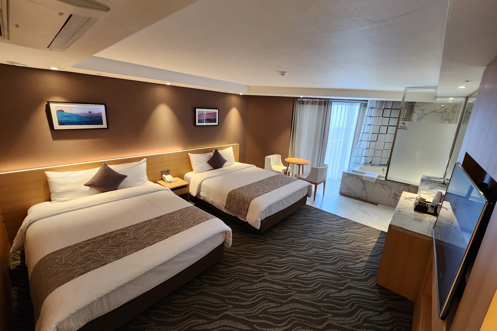 room detail thumbnail 2