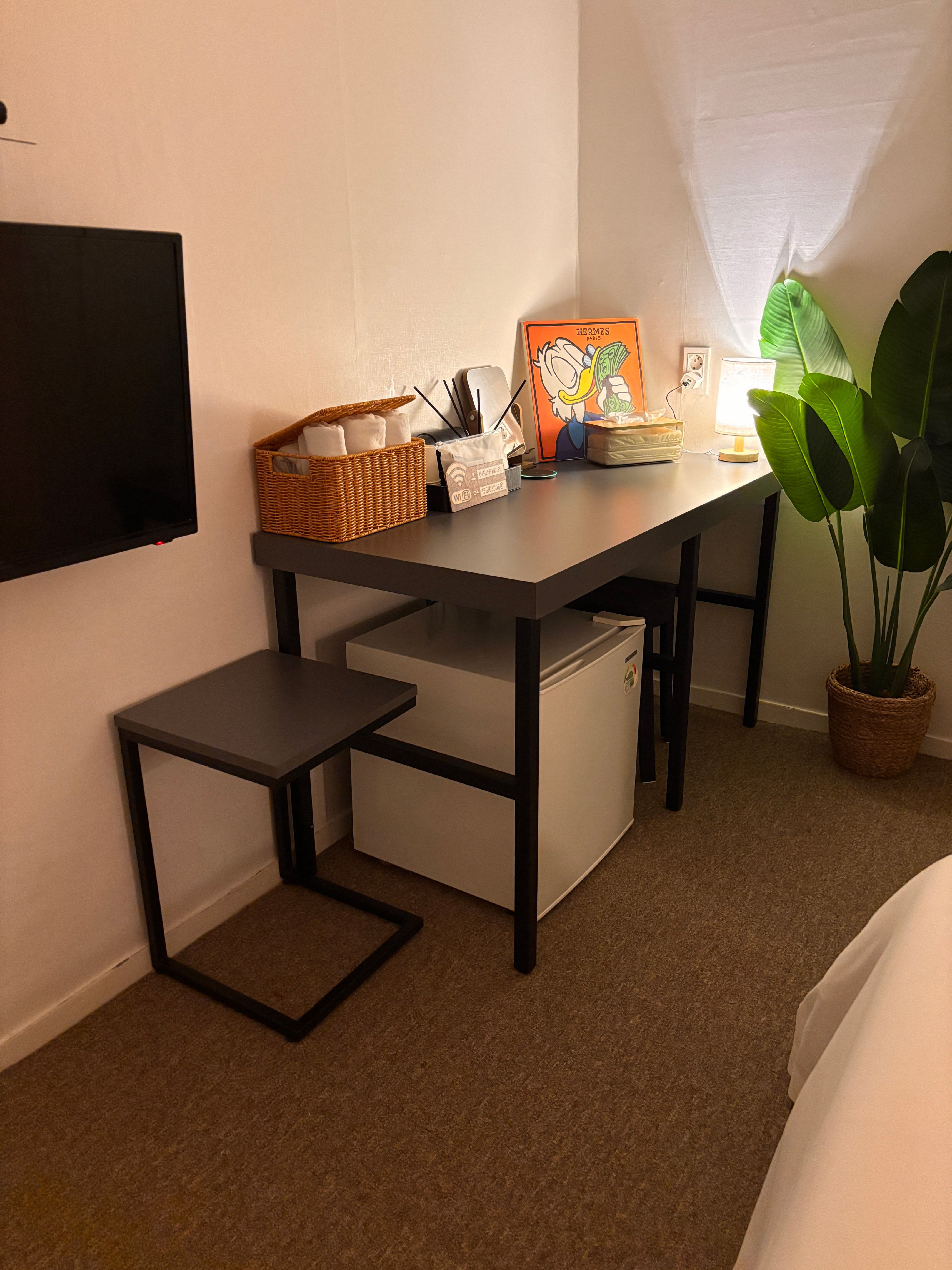 room detail thumbnail 1