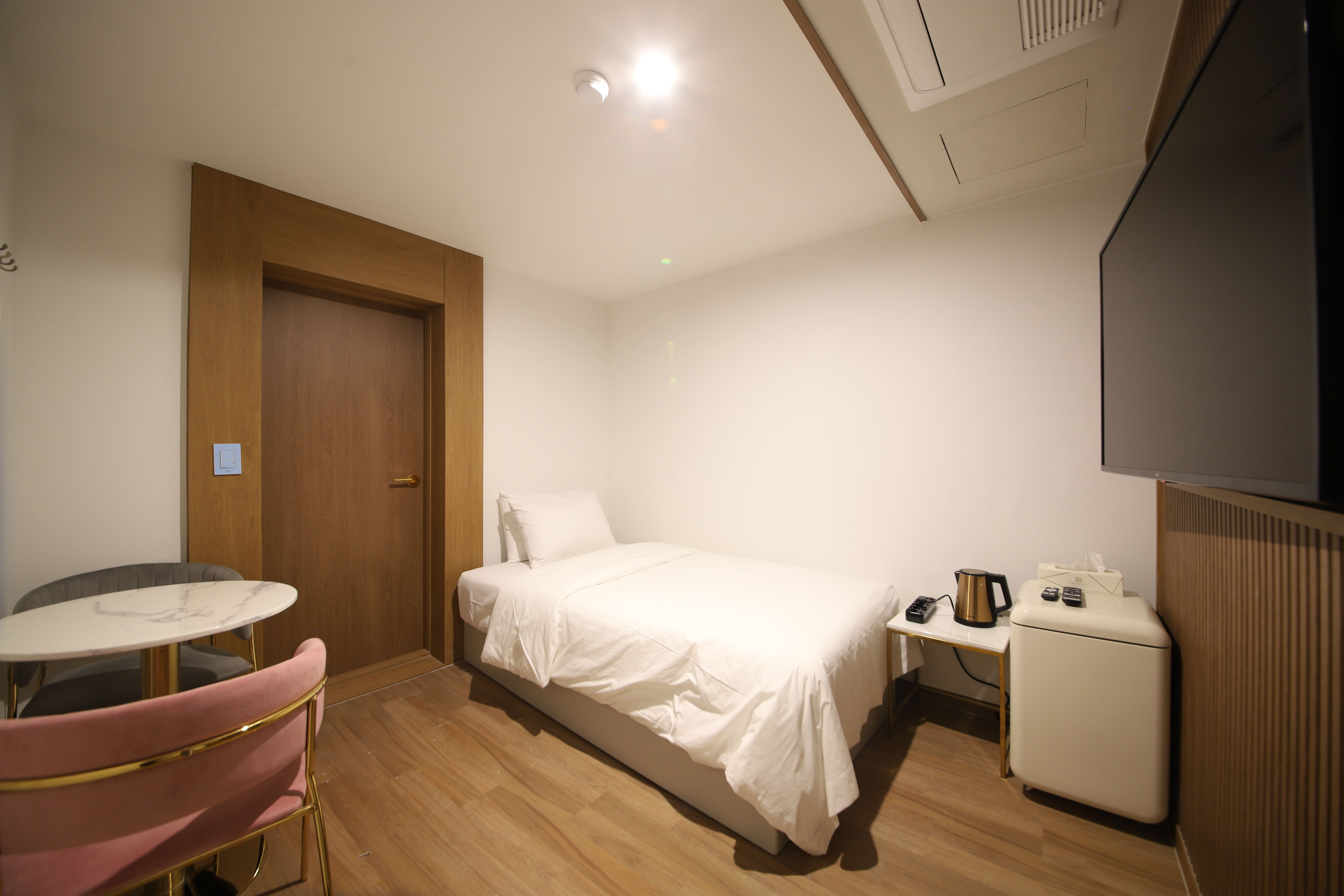 디럭스 싱글 - 1인객실(필요 시 침구 무료 제공)