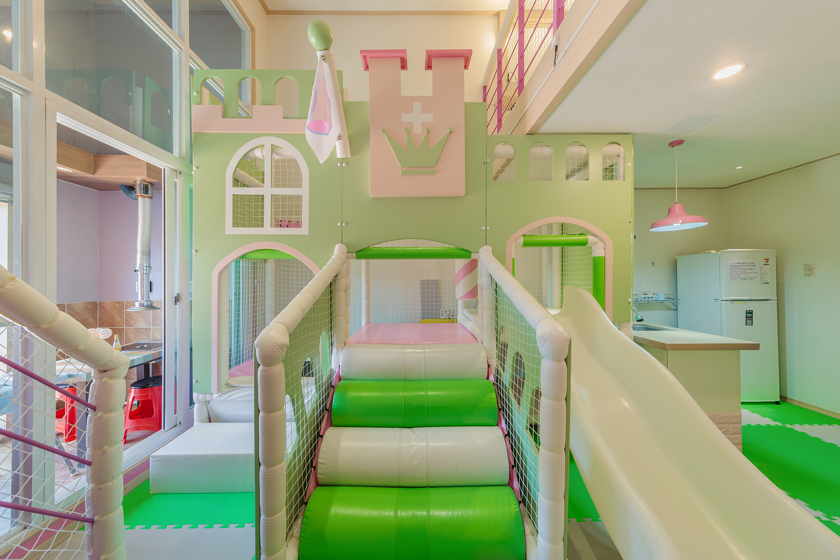 room detail thumbnail 2