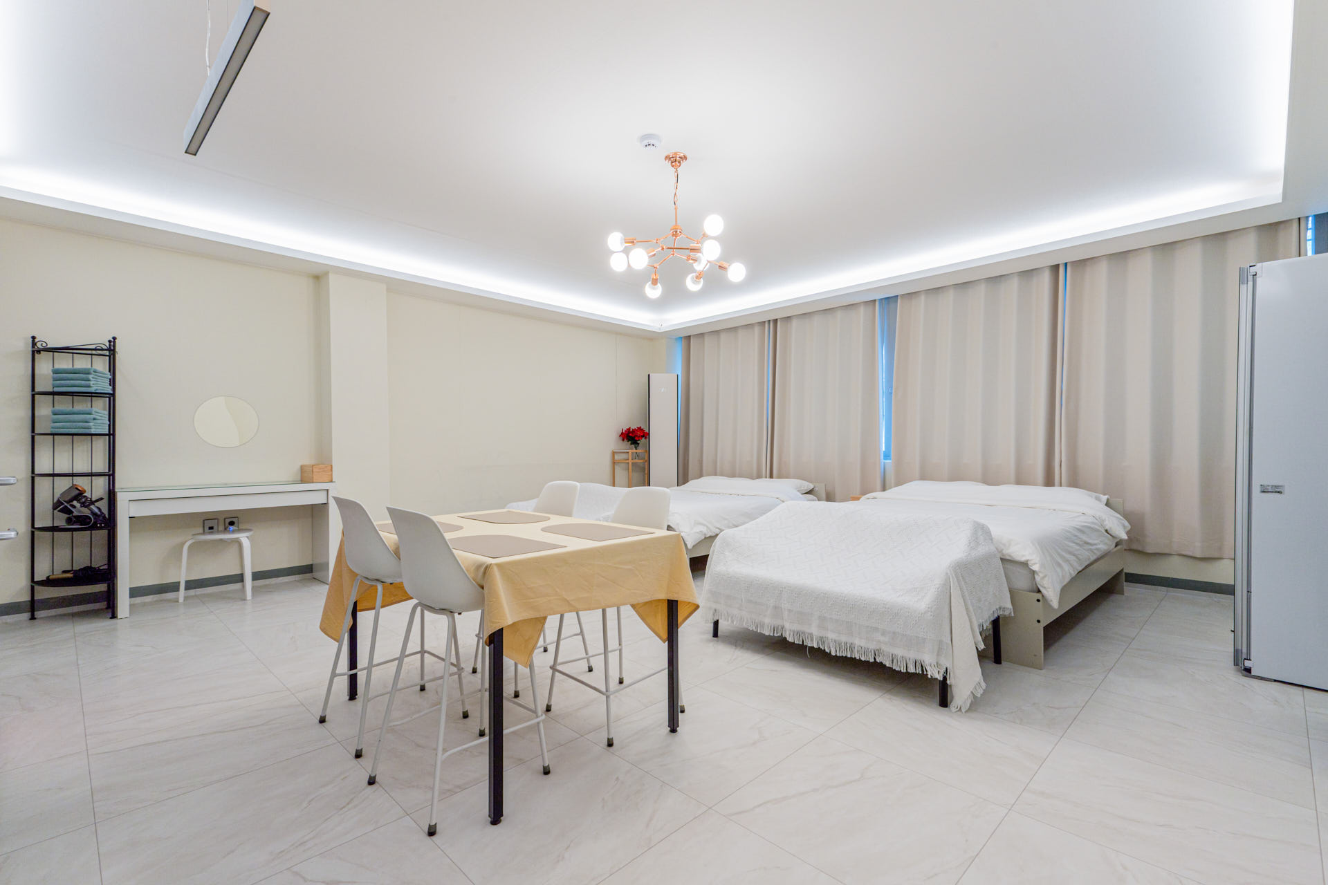 room detail thumbnail 2