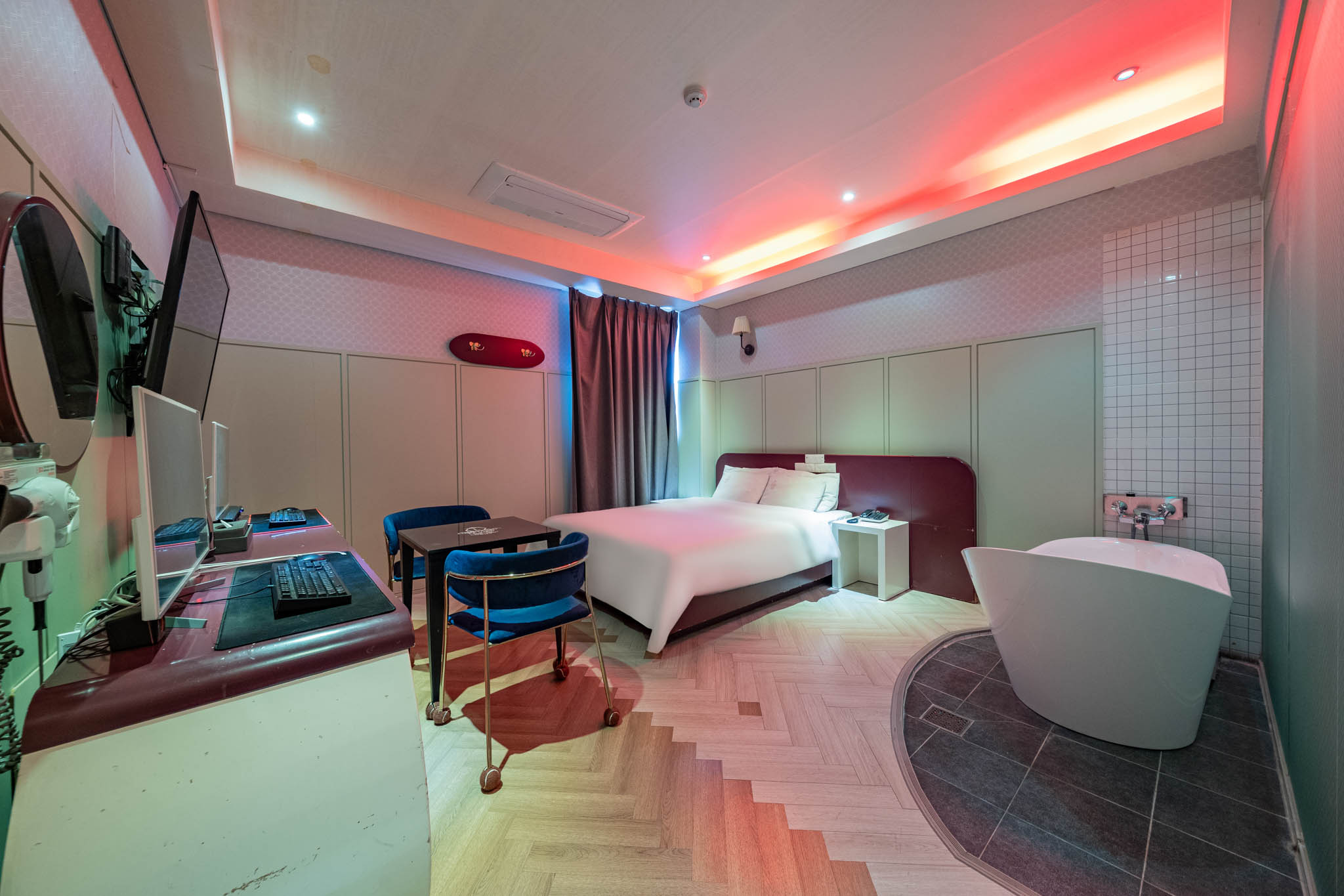 room detail thumbnail 0