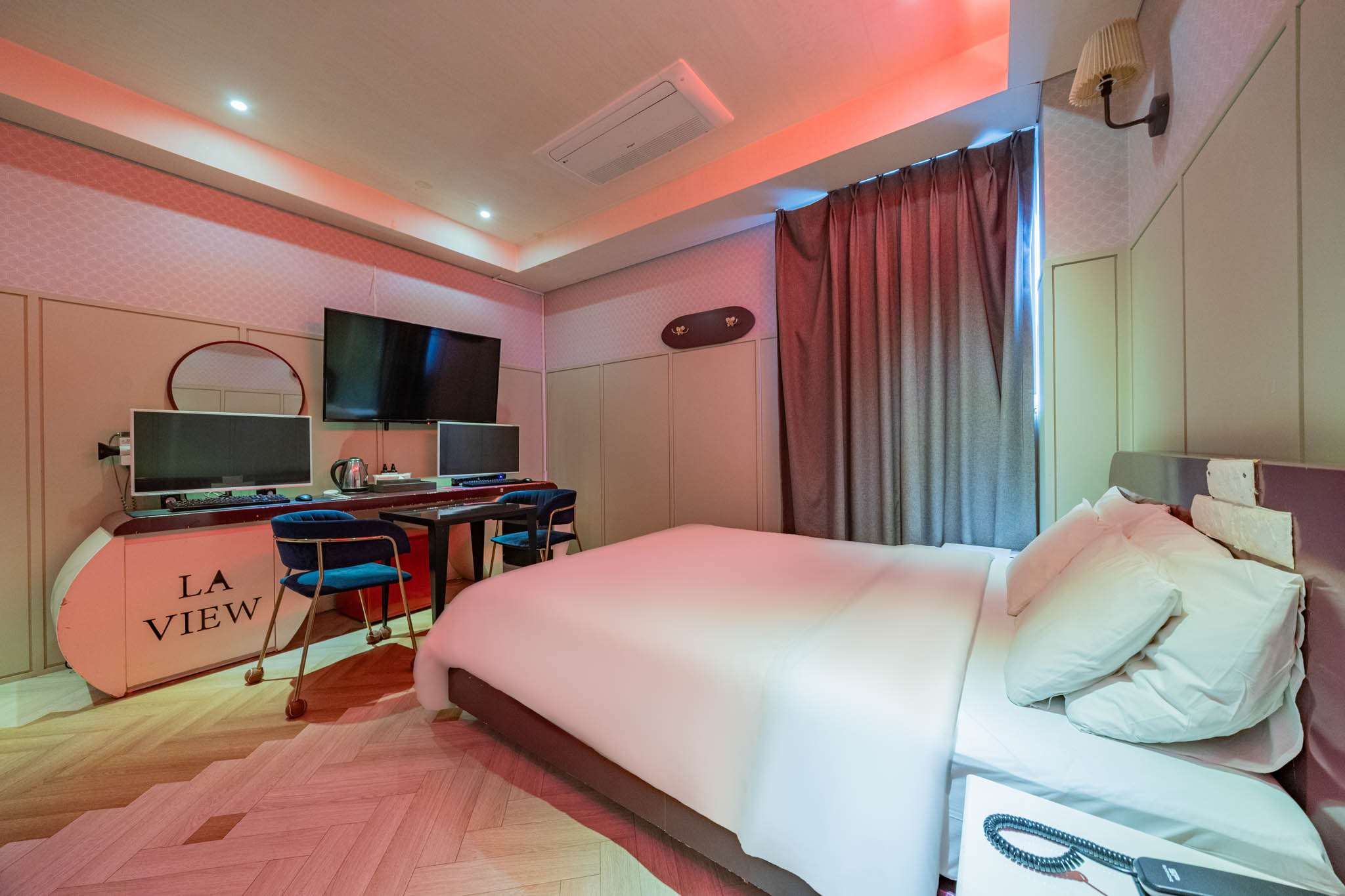 room detail thumbnail 1