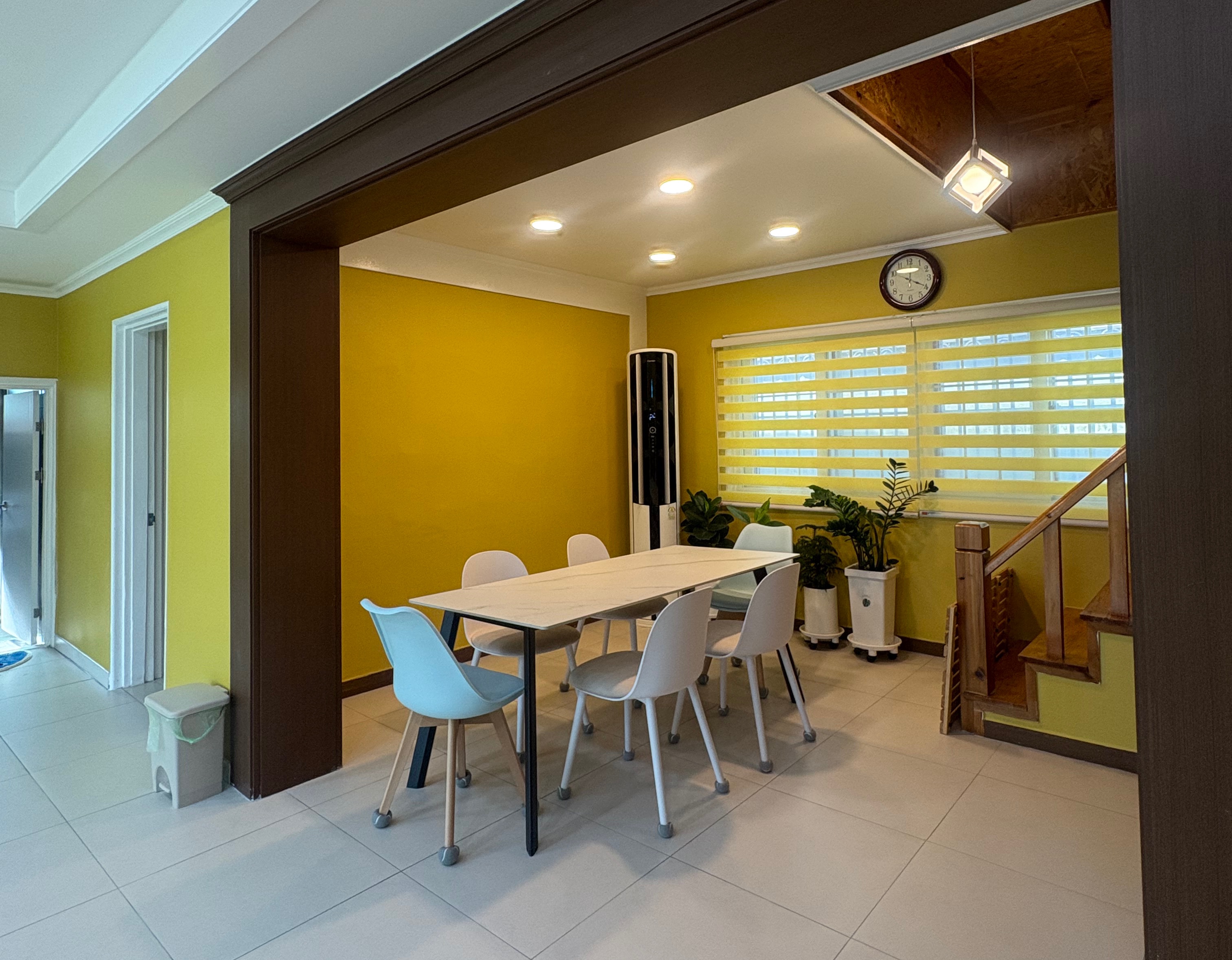 room detail thumbnail 2