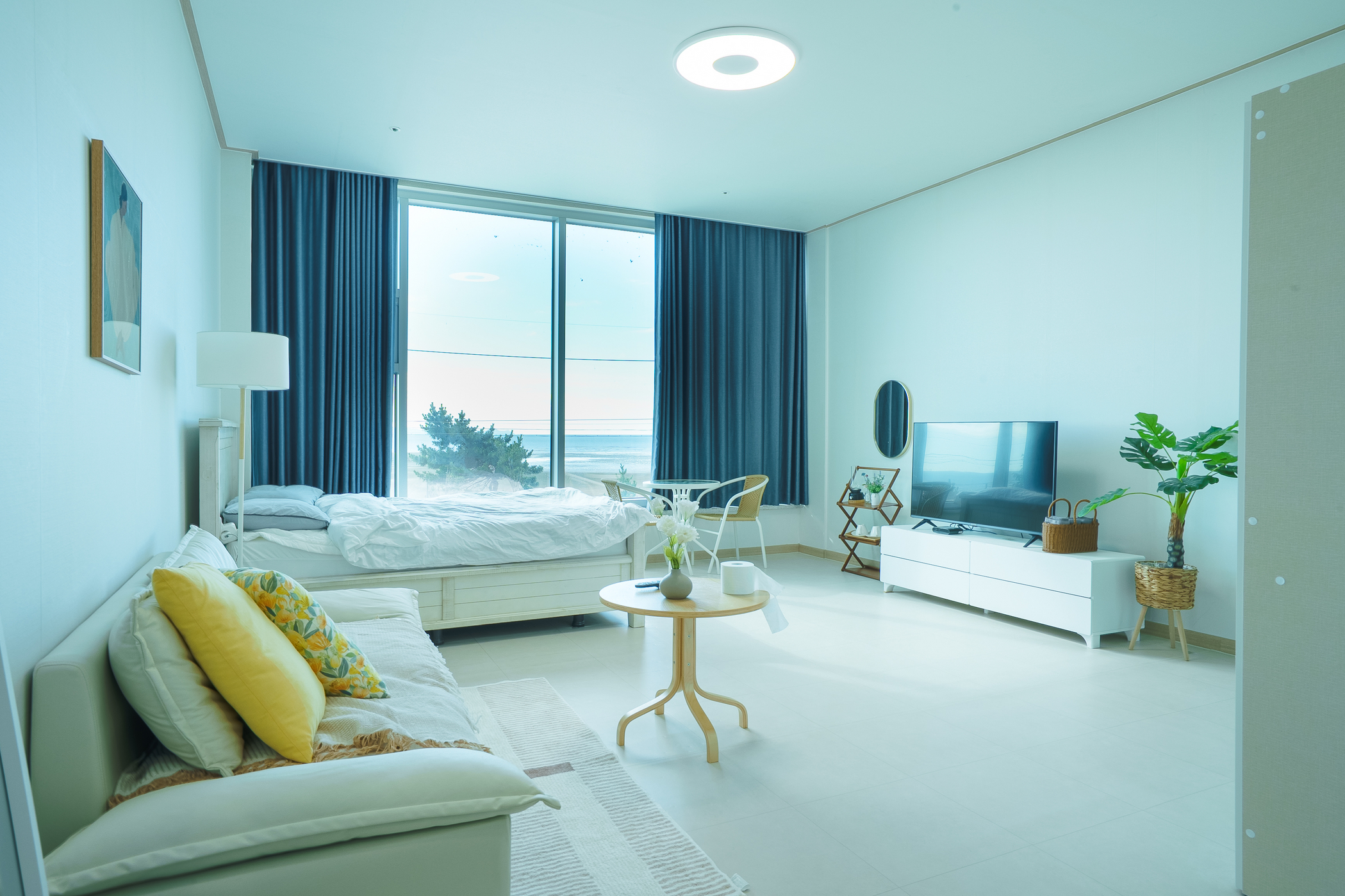 room detail thumbnail 1