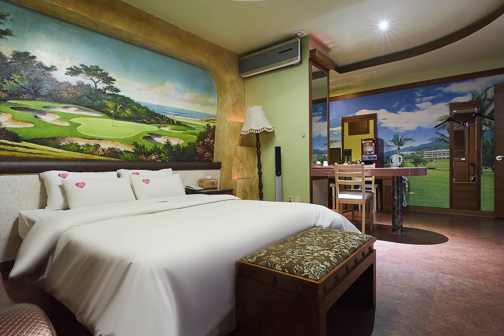 room detail thumbnail 2