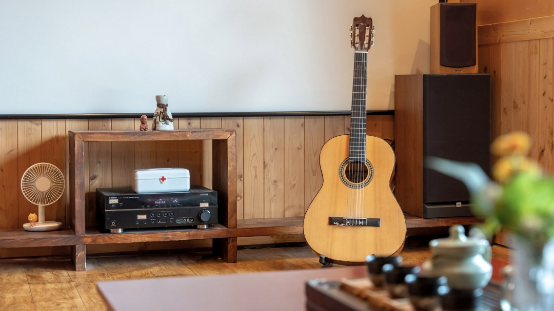 room detail thumbnail 2