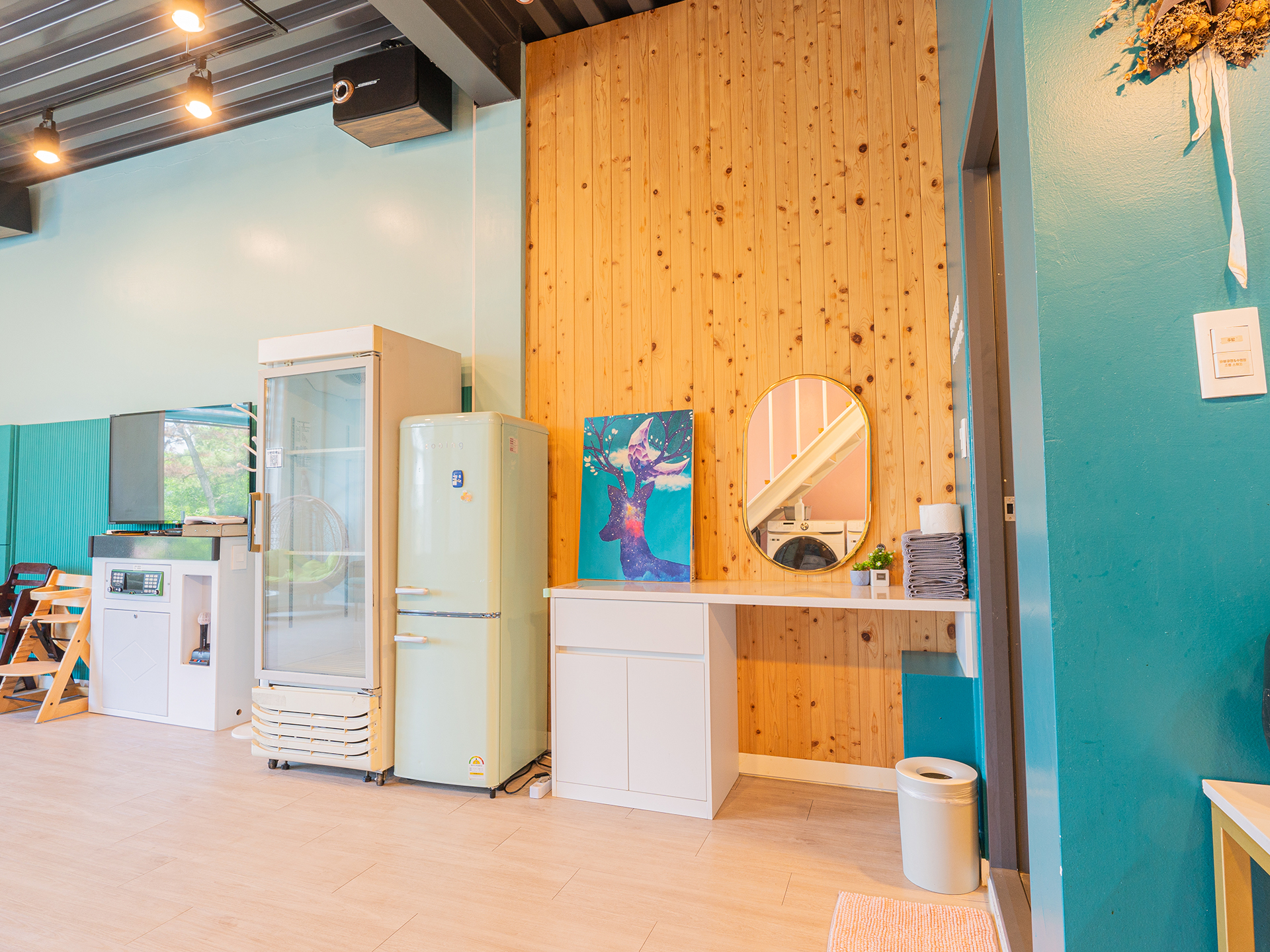 room detail thumbnail 2