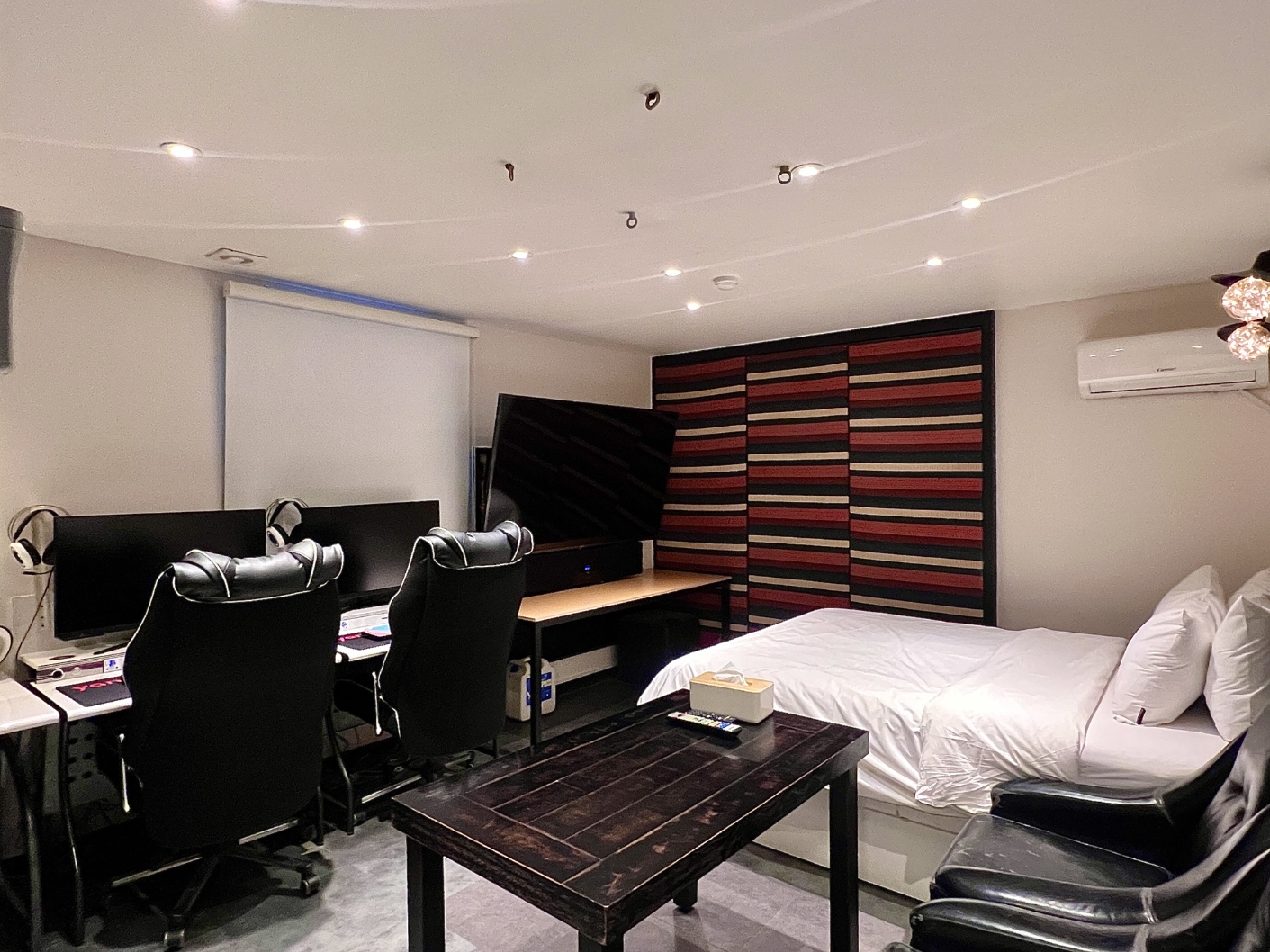 room detail thumbnail 1