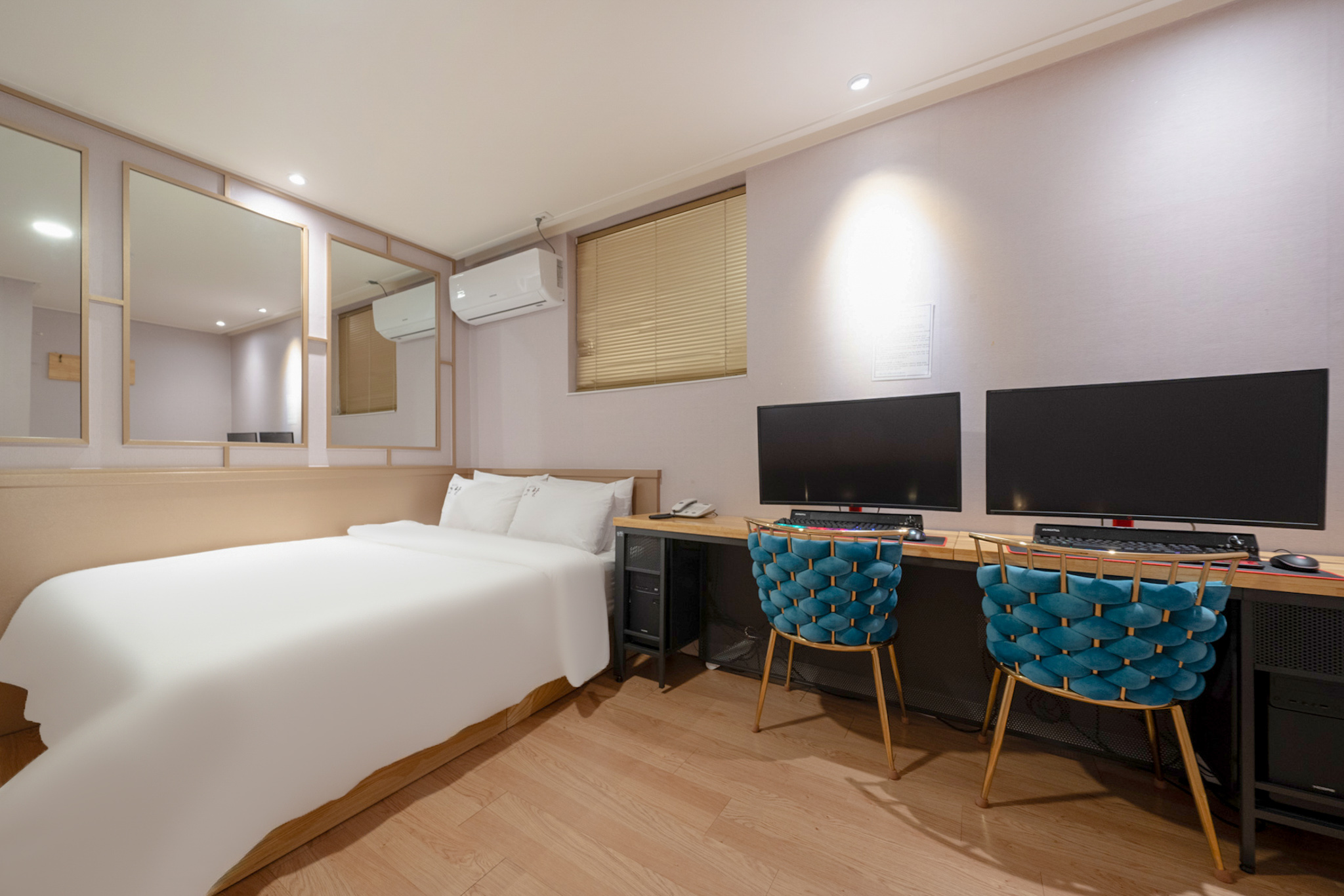 room detail thumbnail 1