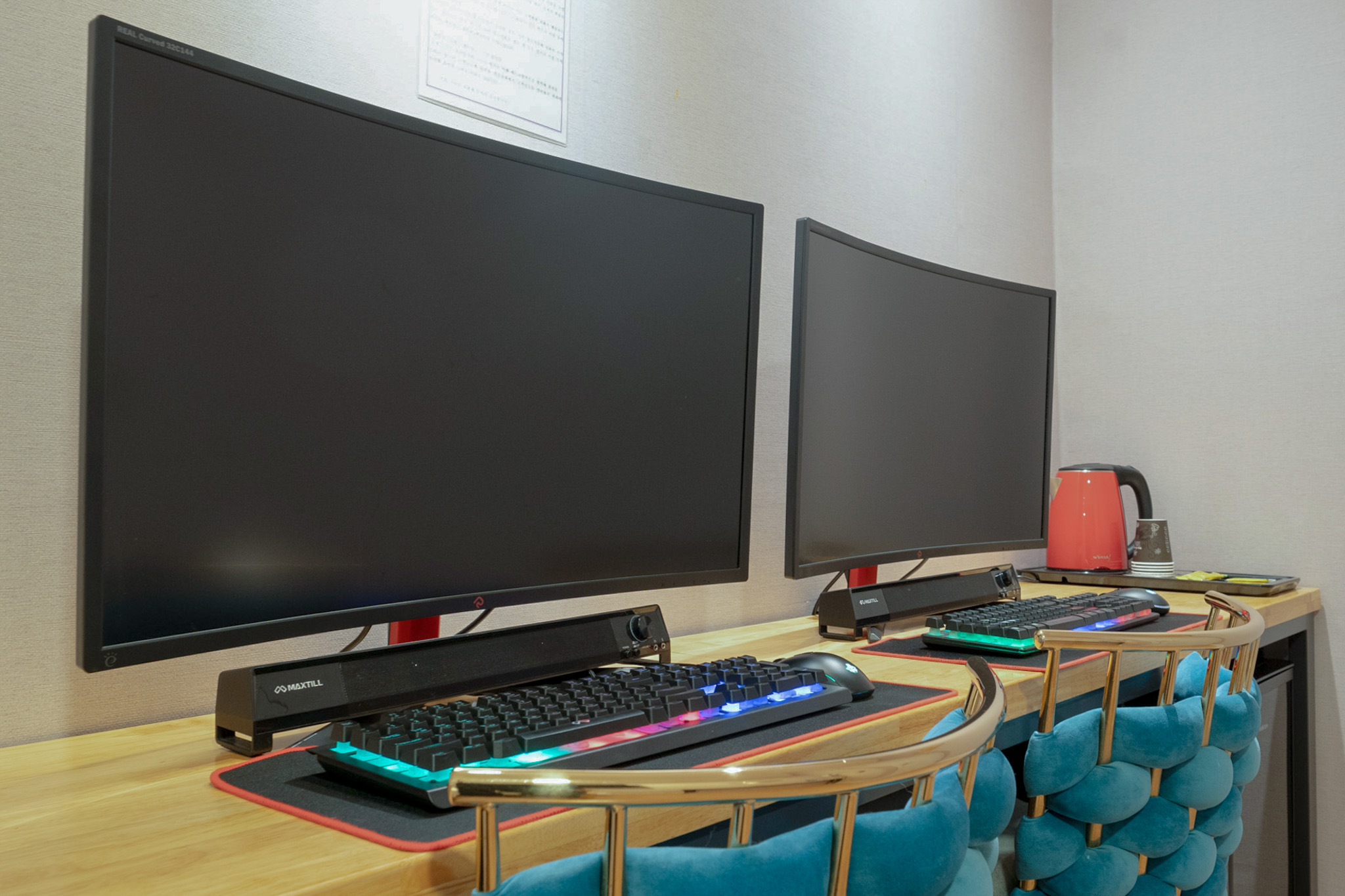 room detail thumbnail 2