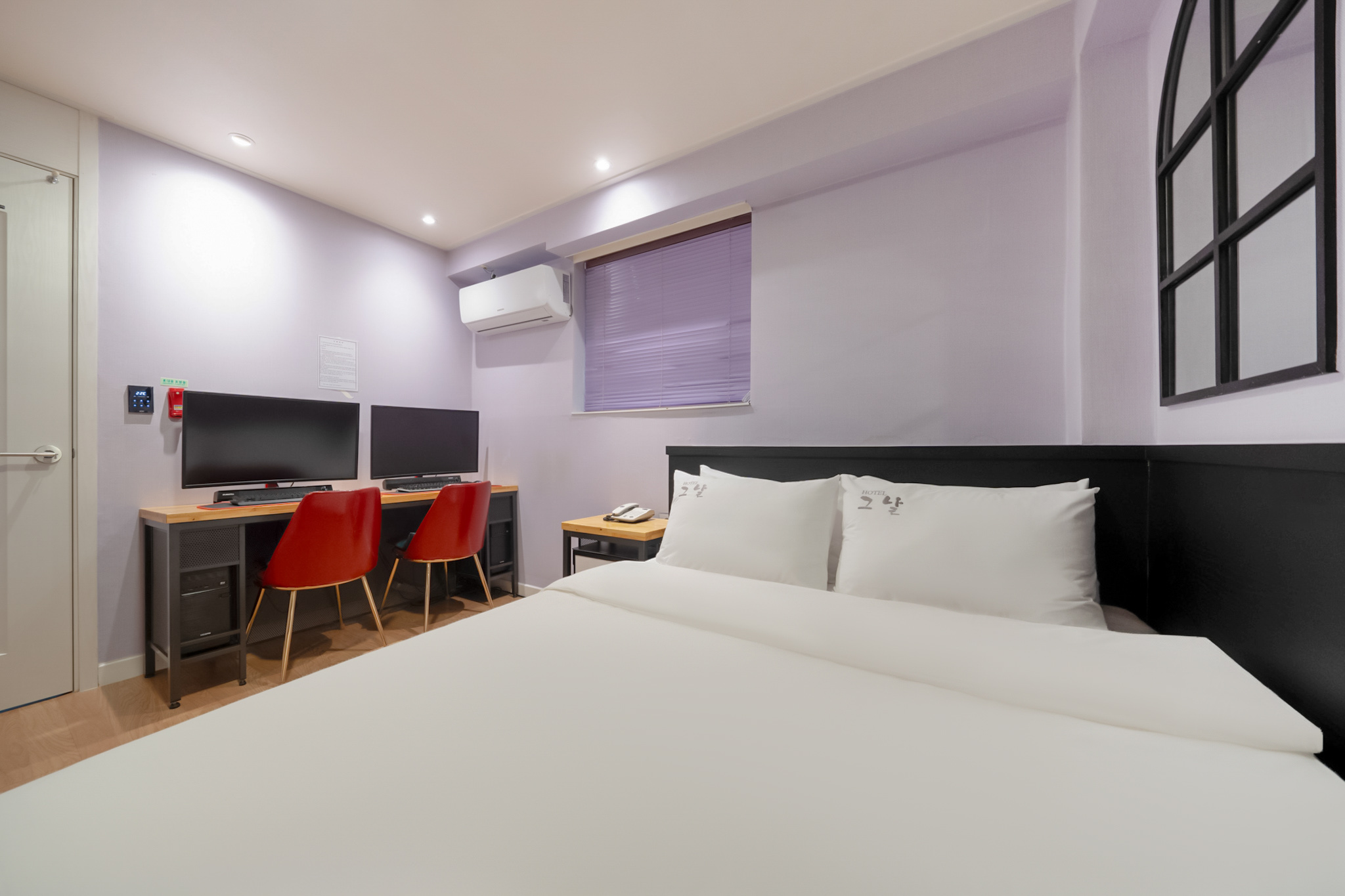 room detail thumbnail 2