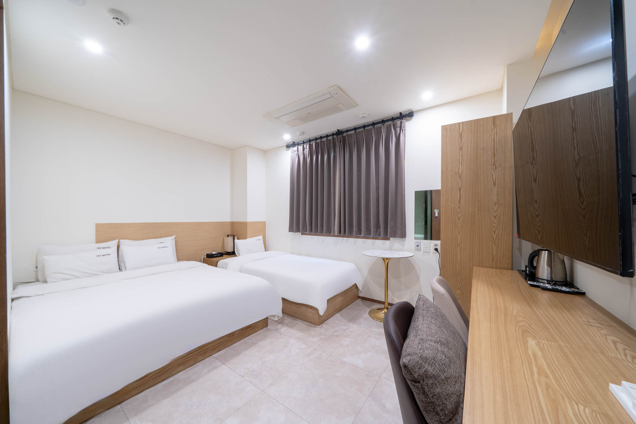 스탠다드 트윈 - 넷플릭스무료,65인치TV((공기청정기,욕조,5성급호텔침구))