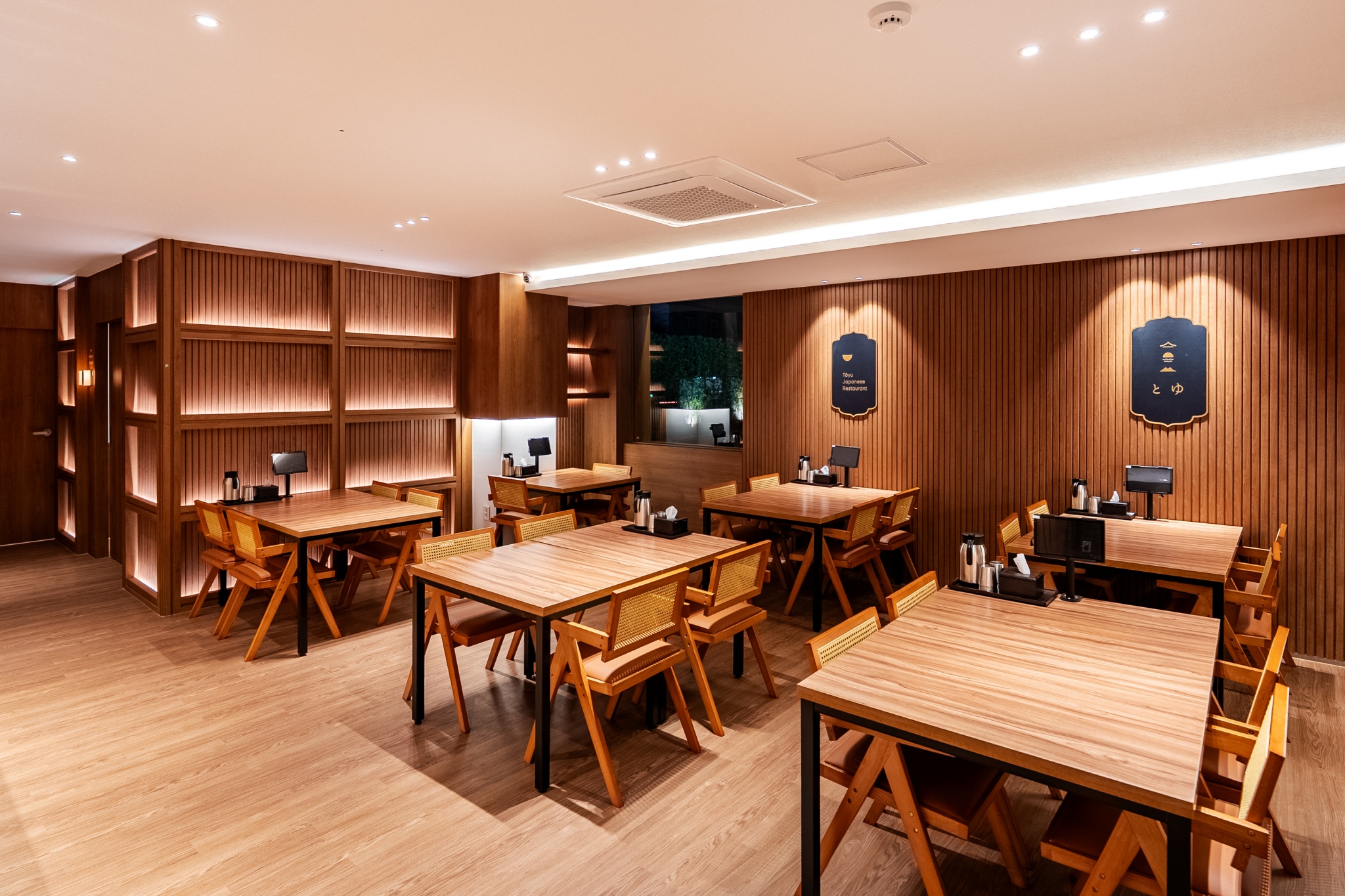 https://yaimg.yanolja.com/v5/2025/10/23/01/68f98b5d6263d4.69301438.jpg