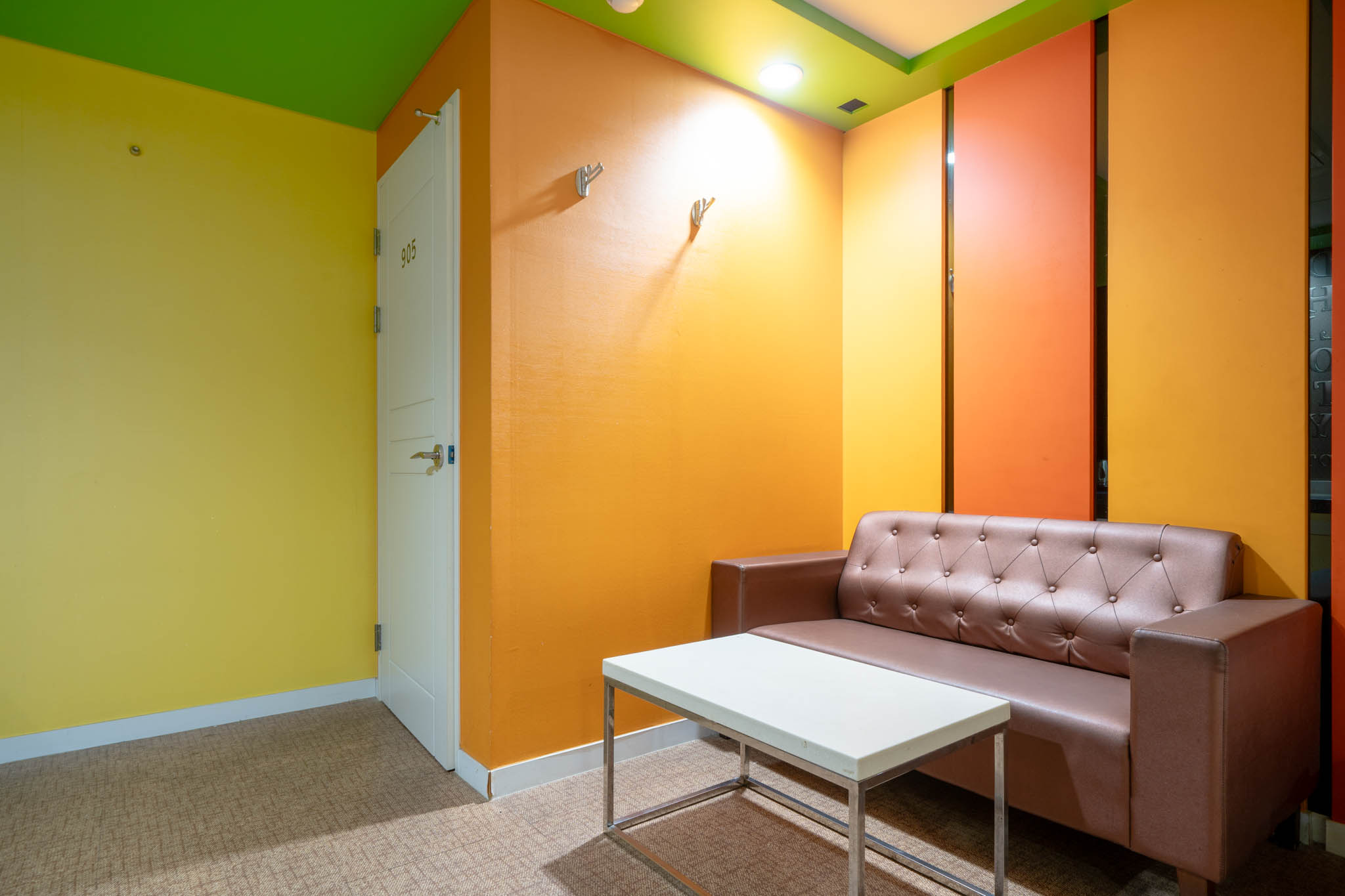 room detail thumbnail 2