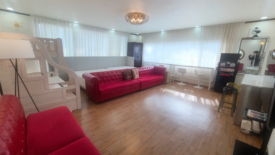 https://yaimg.yanolja.com/v5/2025/10/24/02/68fae04c159000.96590272.jpg