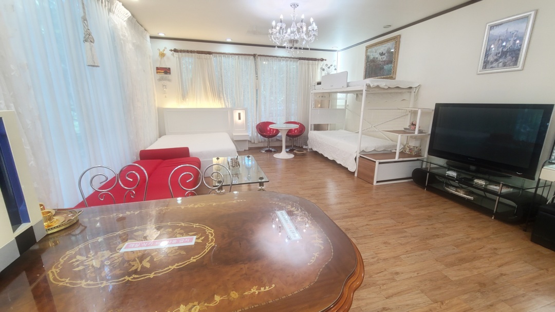 https://yaimg.yanolja.com/v5/2025/10/24/02/68fae114b2e6b5.37587897.jpg