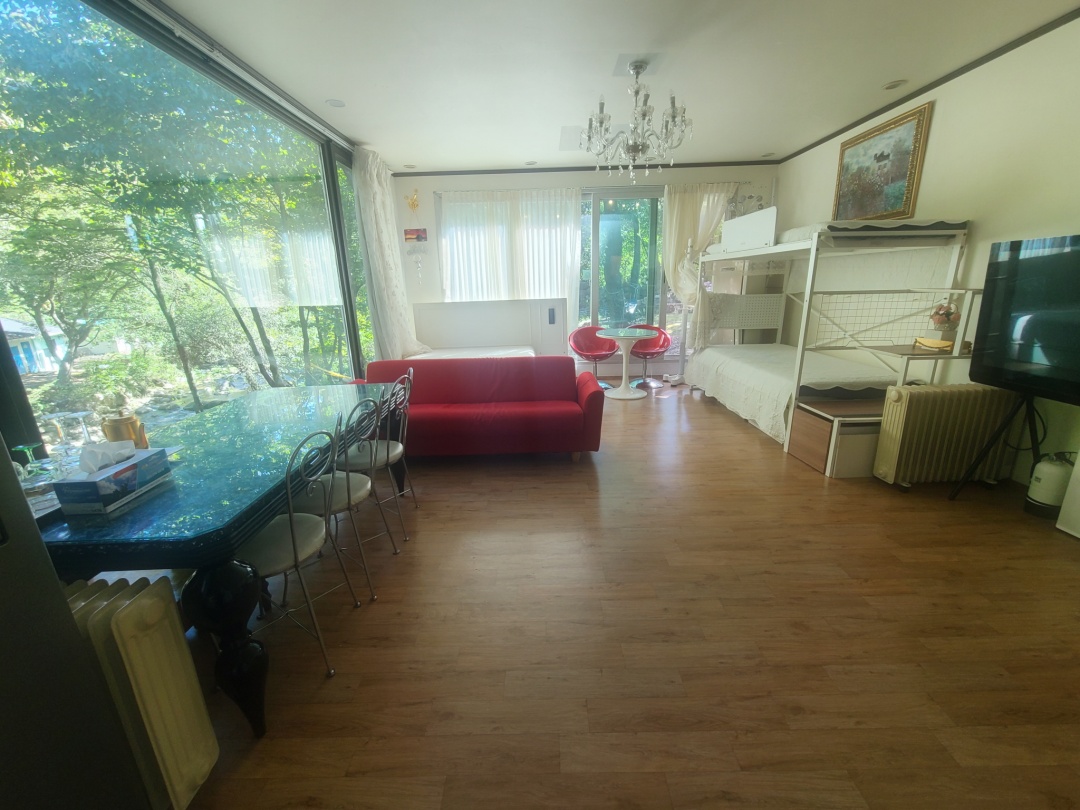 https://yaimg.yanolja.com/v5/2025/10/24/02/68fae114bd24d3.16837181.jpg