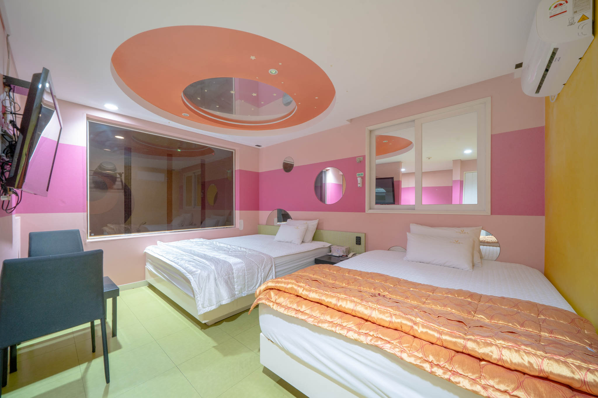 room detail thumbnail 0