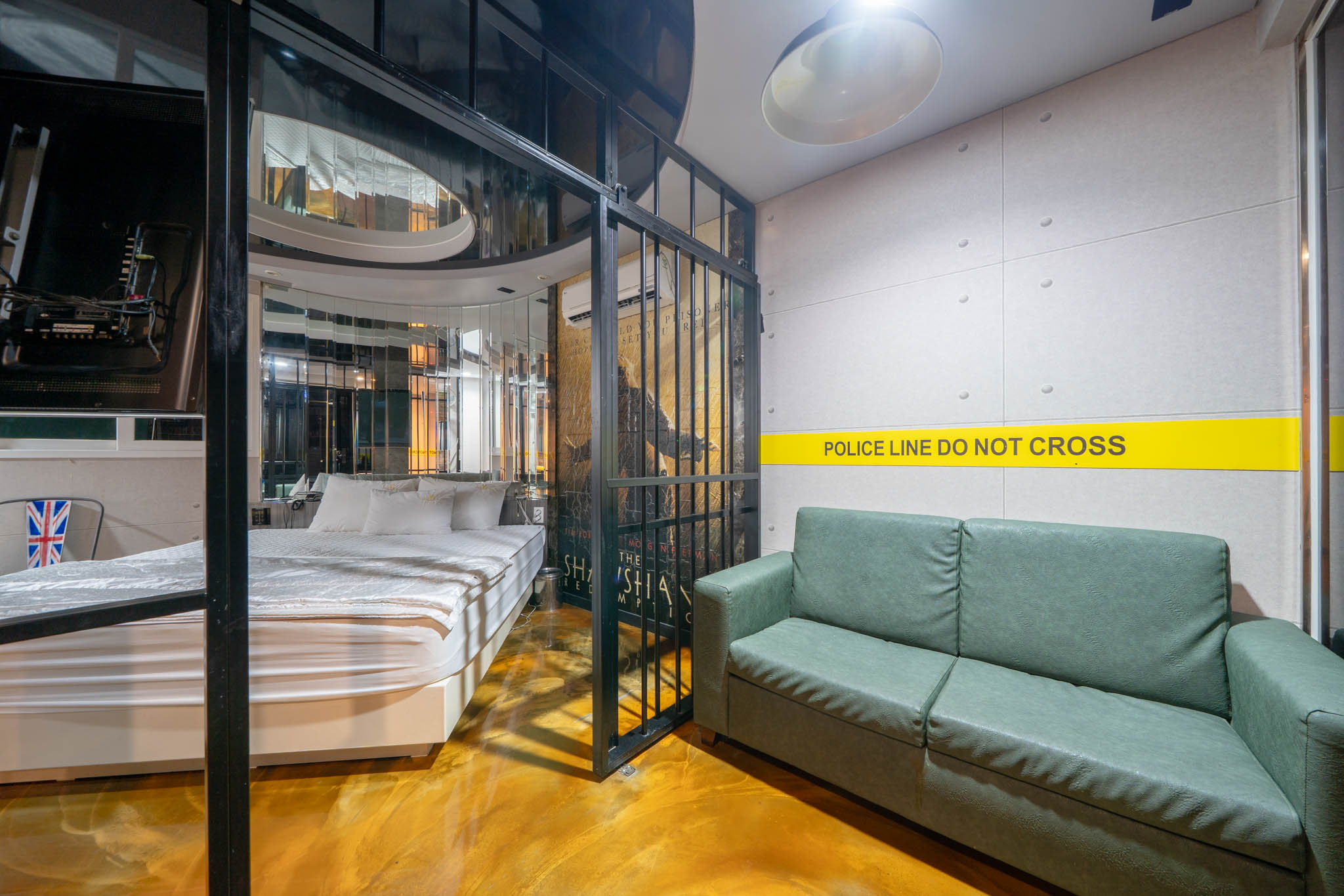 room detail thumbnail 2