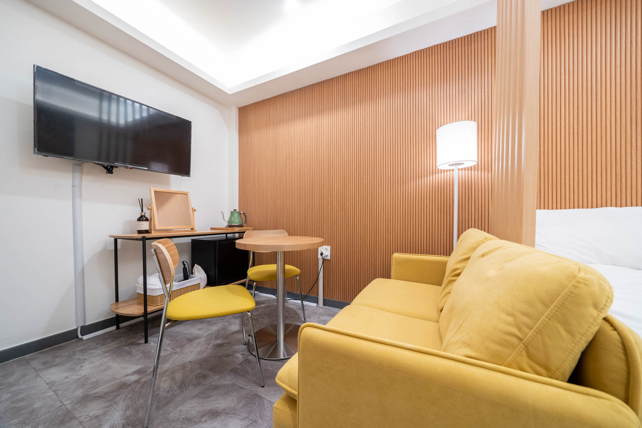 room detail thumbnail 2