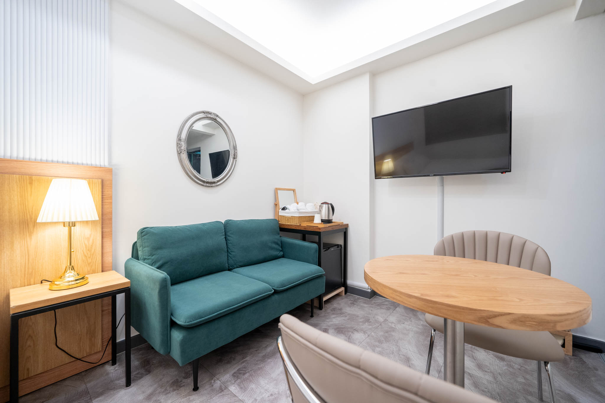 room detail thumbnail 1