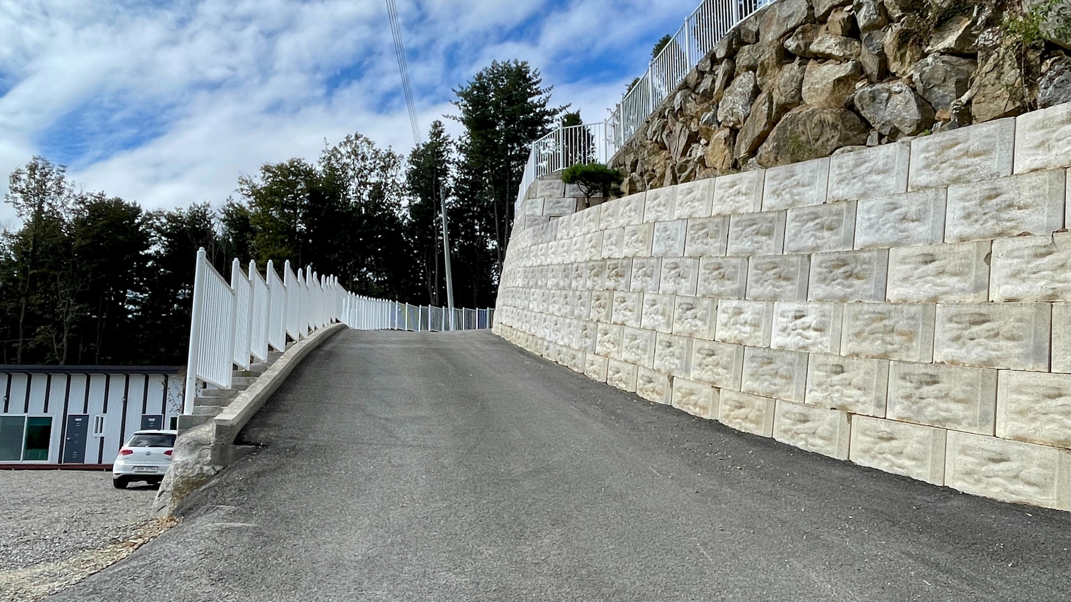 https://yaimg.yanolja.com/v5/2025/10/27/03/68feea8c500f33.07780475.jpg
