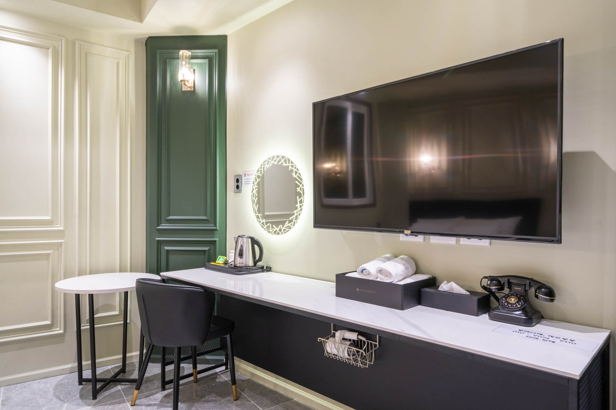 room detail thumbnail 2