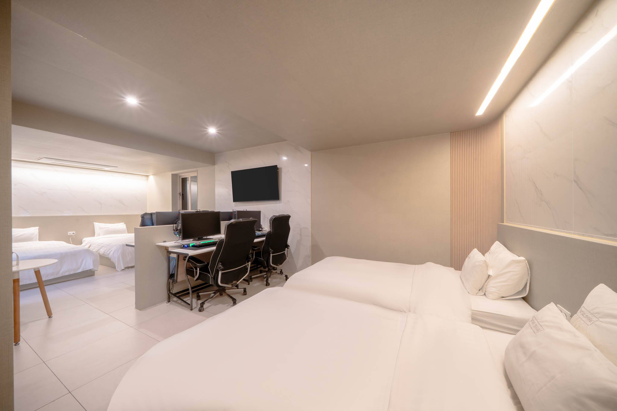 4인실-도보특가(흡연가능, 4PC, RTX3060)