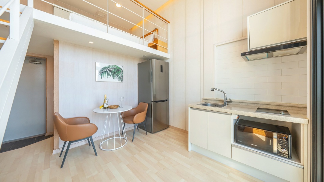 room detail thumbnail 2