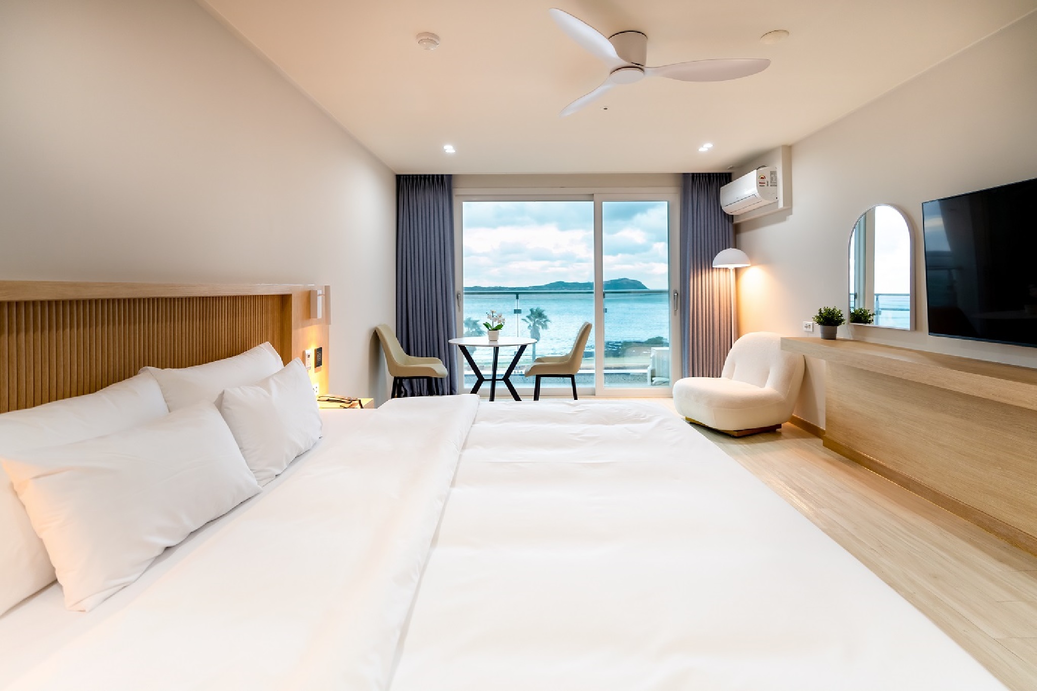 디럭스 더블(단독특가★A동 4층, 오션뷰/취사불가)