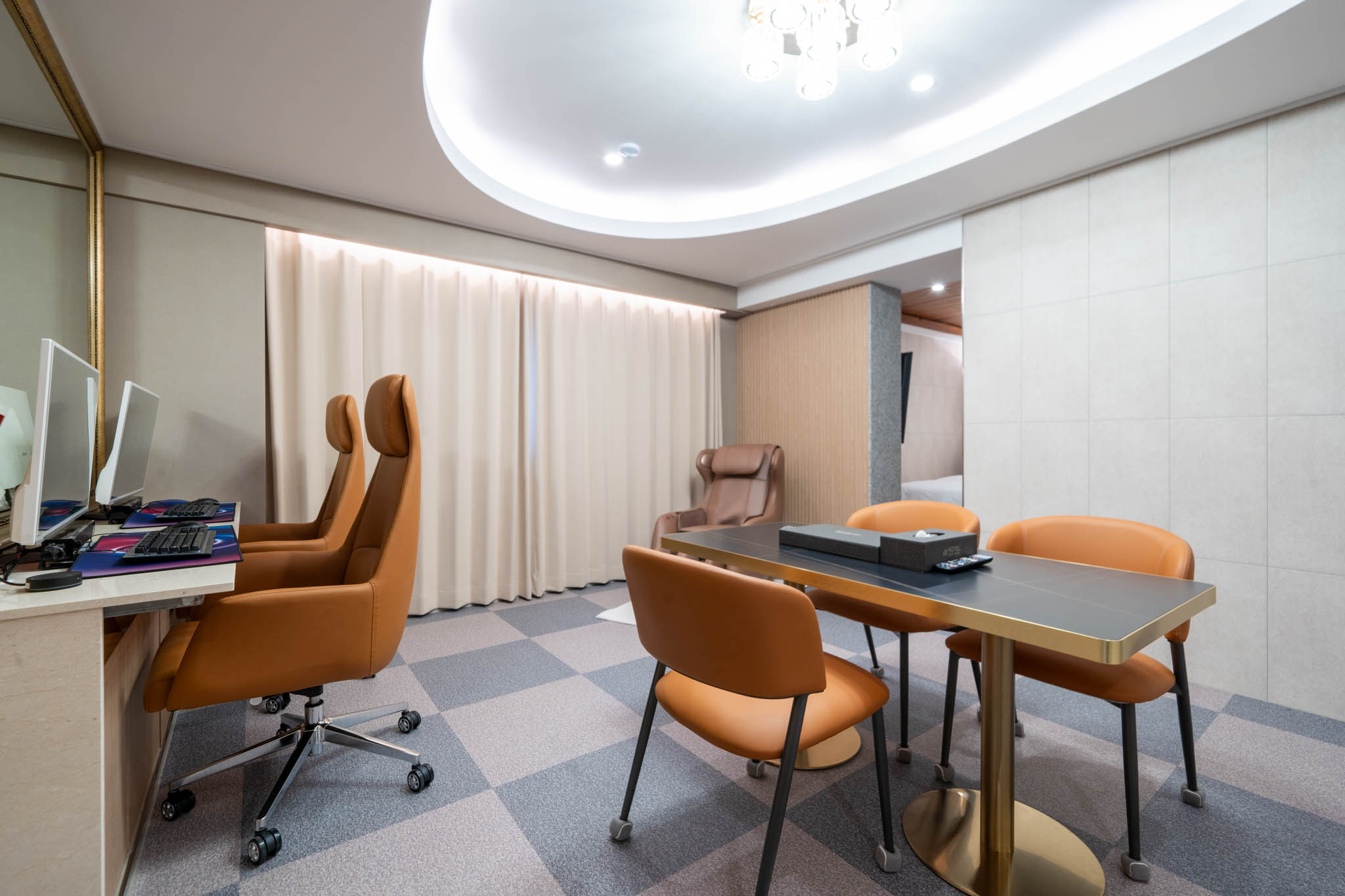 room detail thumbnail 1