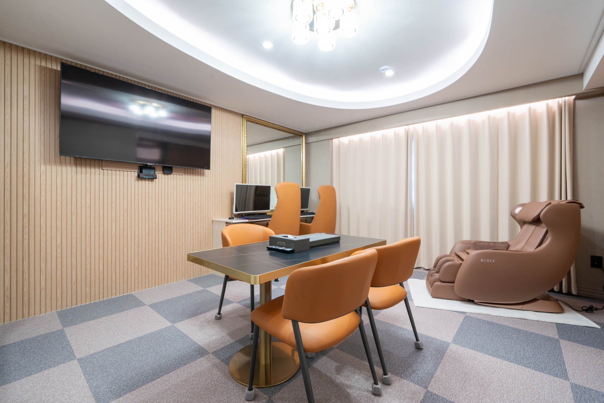 room detail thumbnail 0